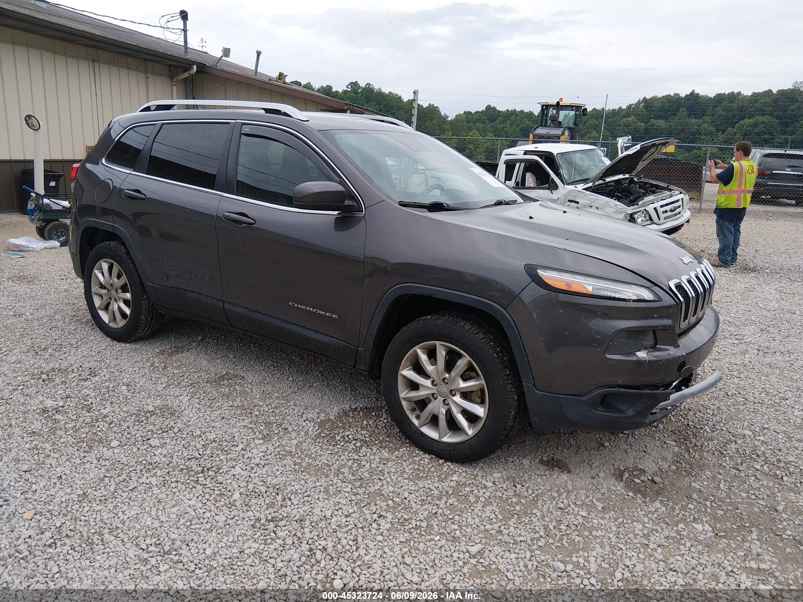 2014 Jeep Cherokee Limited, VIN 1C4PJMDS3EW174535 — Front end