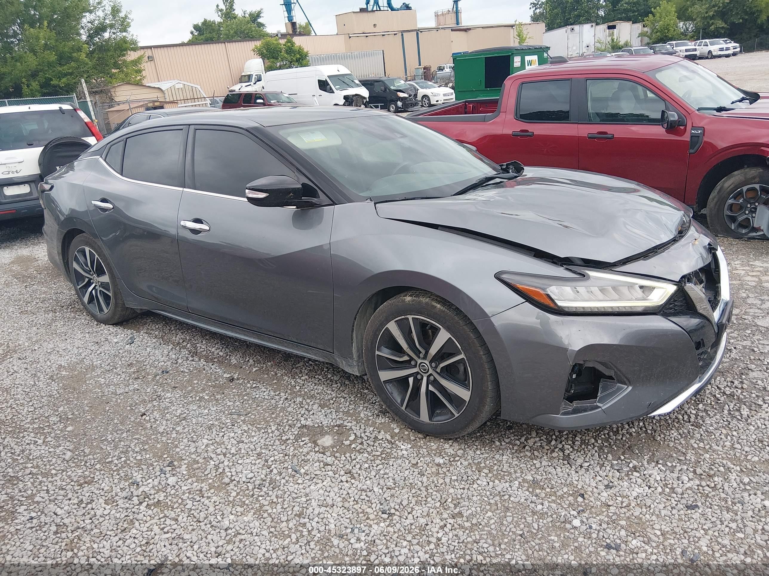 2020 Nissan Maxima SV, VIN 1N4AA6CVXLC364754 — Front end