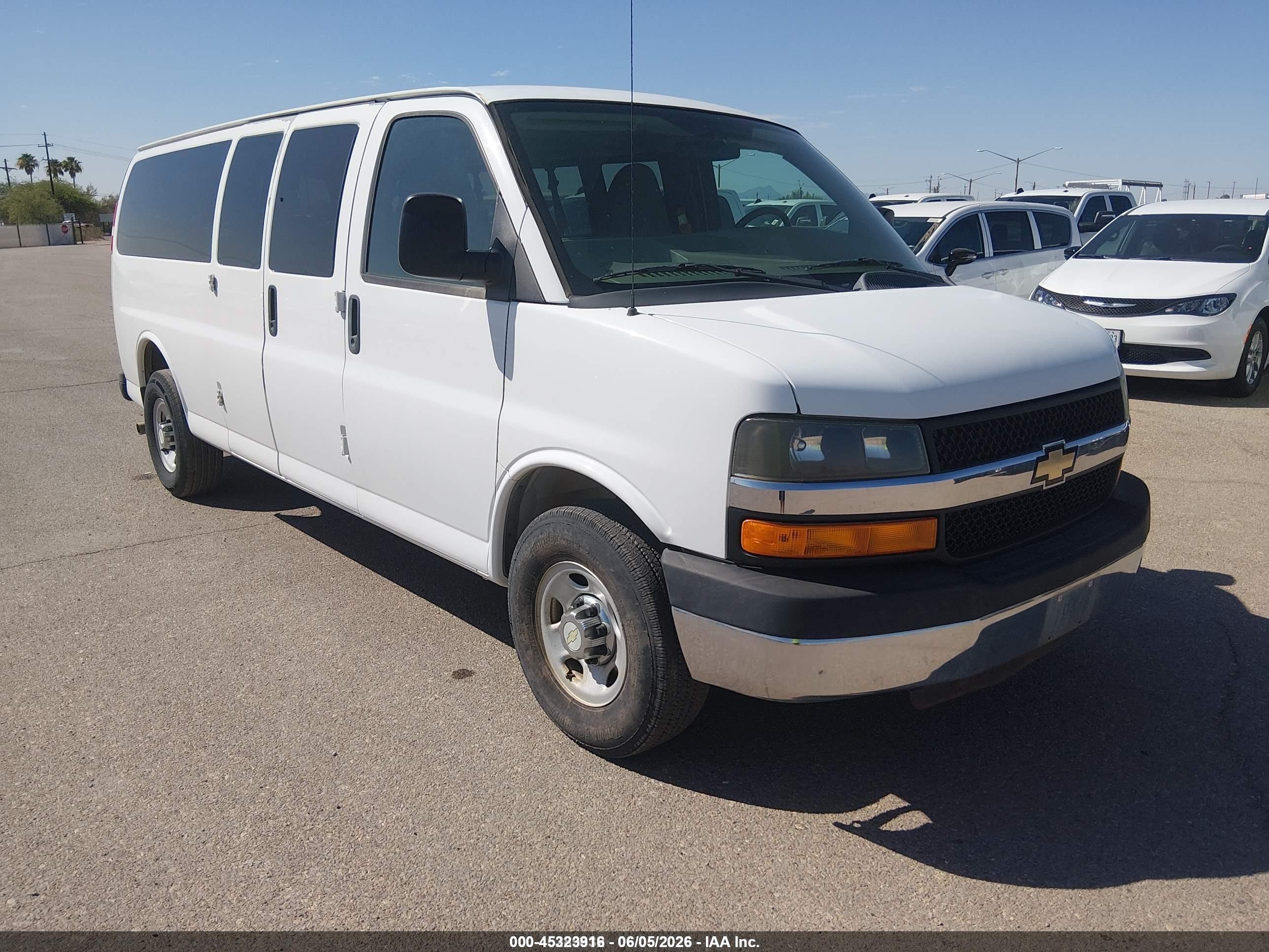 2014 Chevrolet Express Passenger LT, VIN 1GAZG1FA5E1106575 — Normal wear