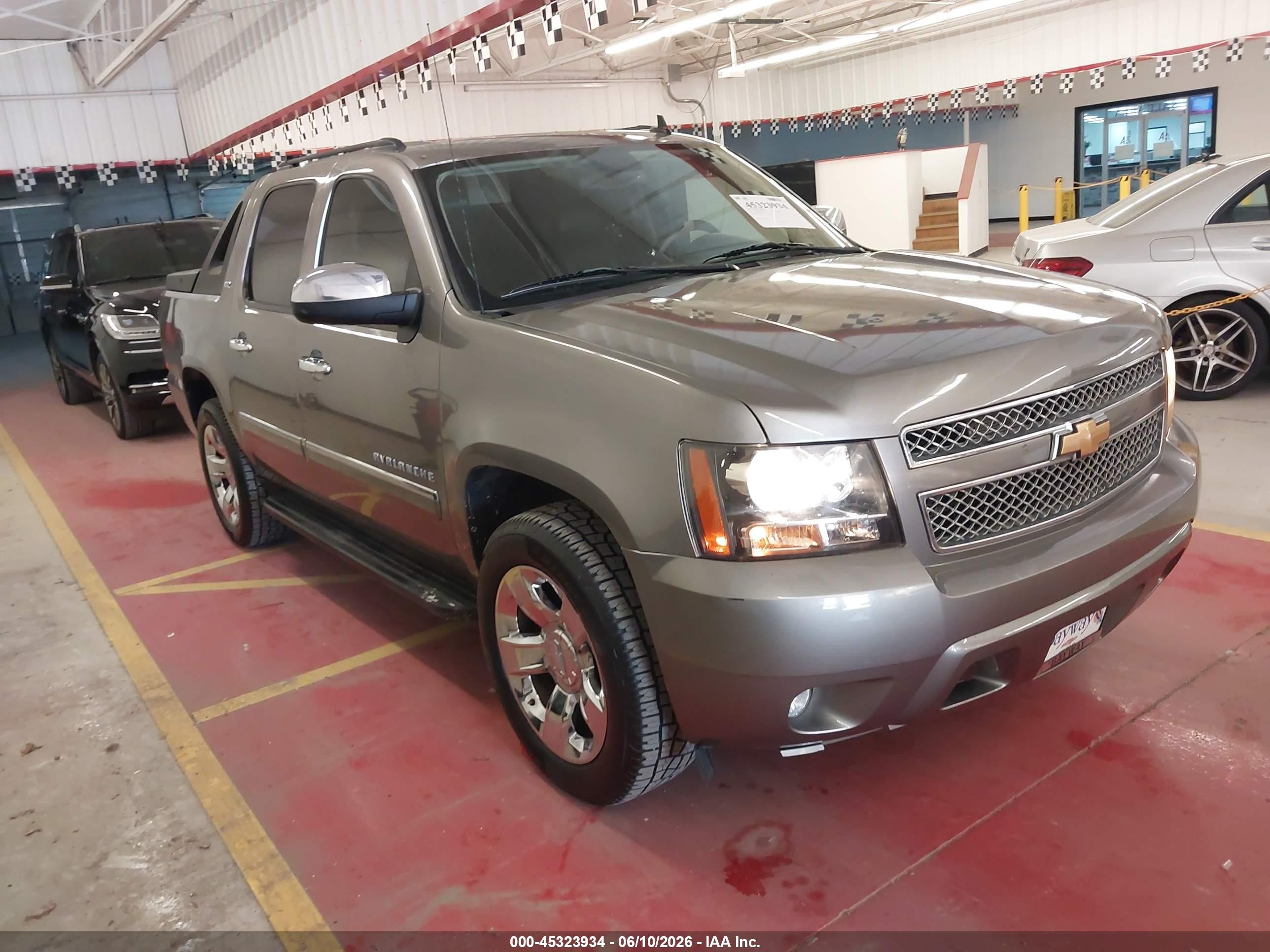 2012 Chevrolet Avalanche LTZ, VIN 3GNMCGE05CG221319 — Изъятие за долги