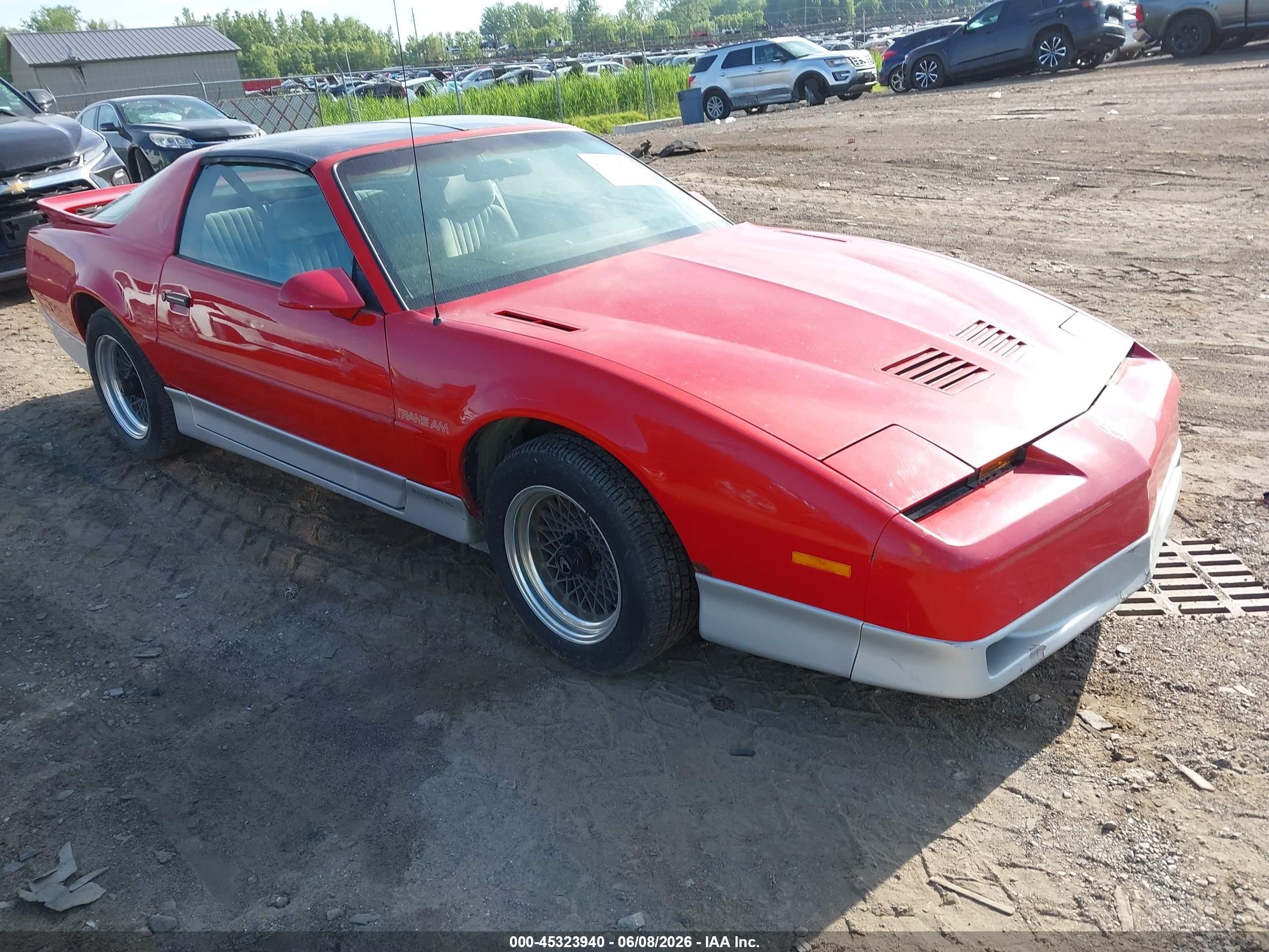 1987 Pontiac Firebird, VIN 1G2FW21F3HN249614 — Normal wear