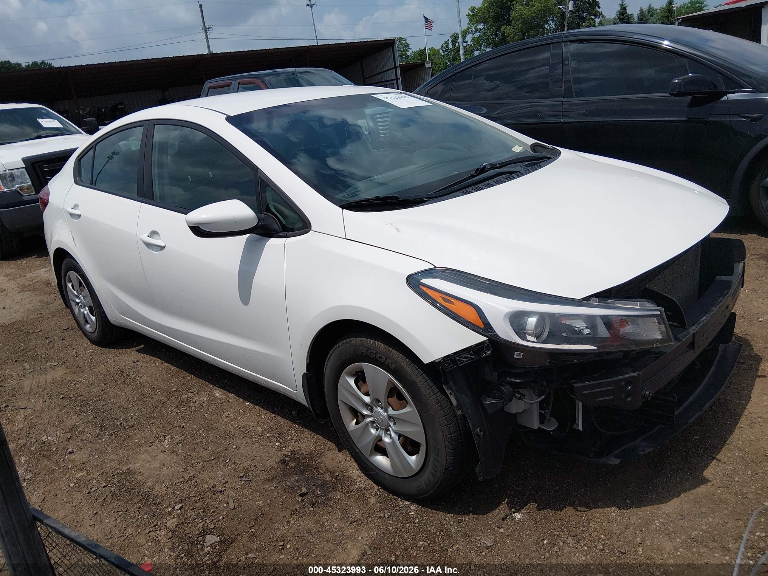 2017 Kia Forte LX, VIN 3KPFK4A71HE048522 — Front end