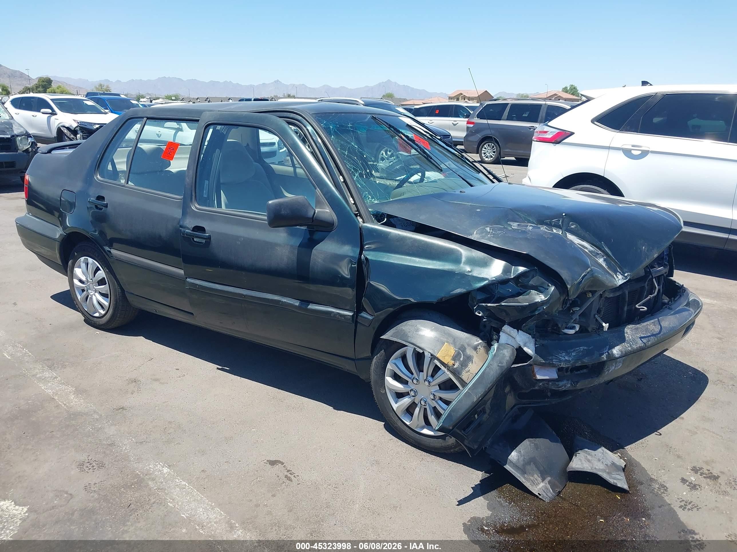 1998 Volkswagen Jetta GL, VIN 3VWRA81H7WM120632 — Перед