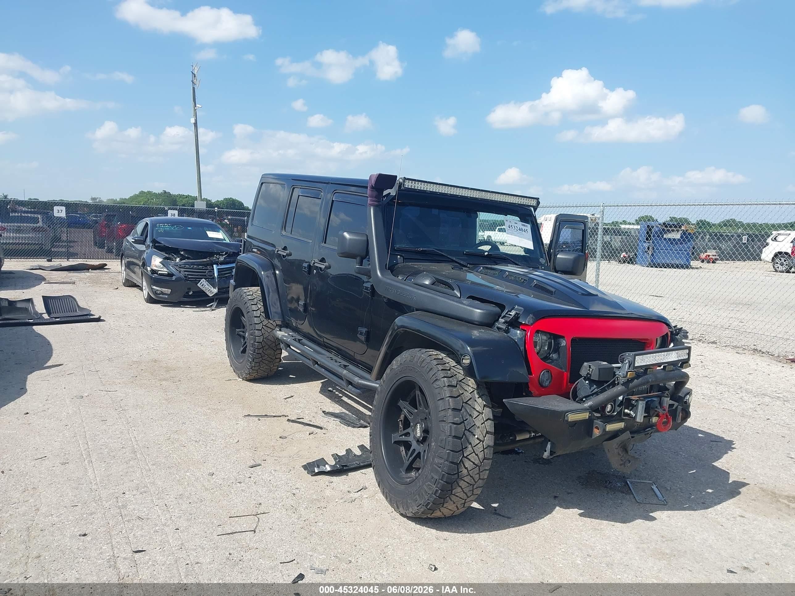 2015 Jeep Wrangler Unlimited Sport, VIN 1C4BJWDG7FL627978 — Перед