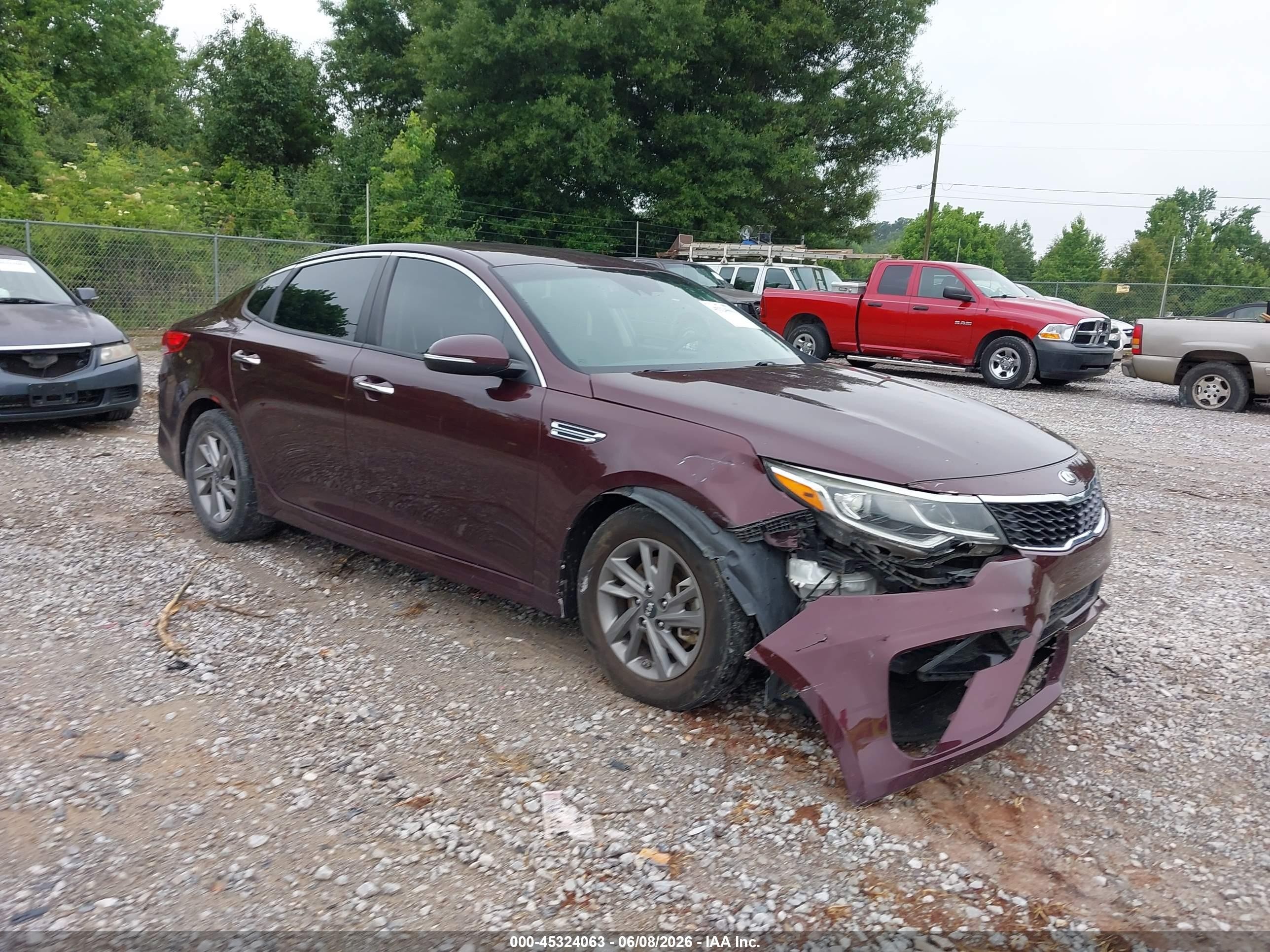2019 Kia Optima S, VIN 5XXGT4L36KG339317 — Front end