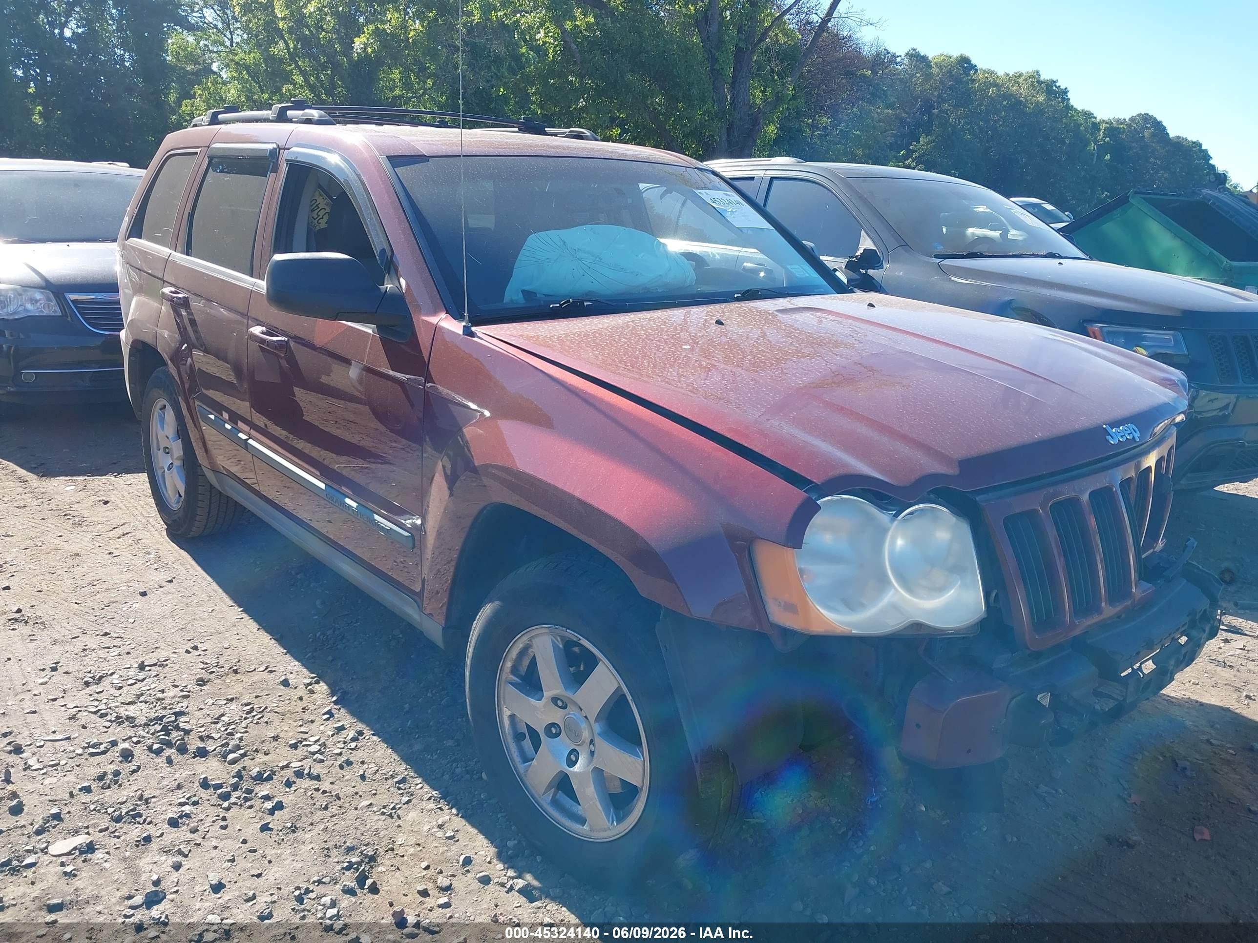 2008 Jeep Grand Cherokee Laredo, VIN 1J8GR48K98C122067 — Front end
