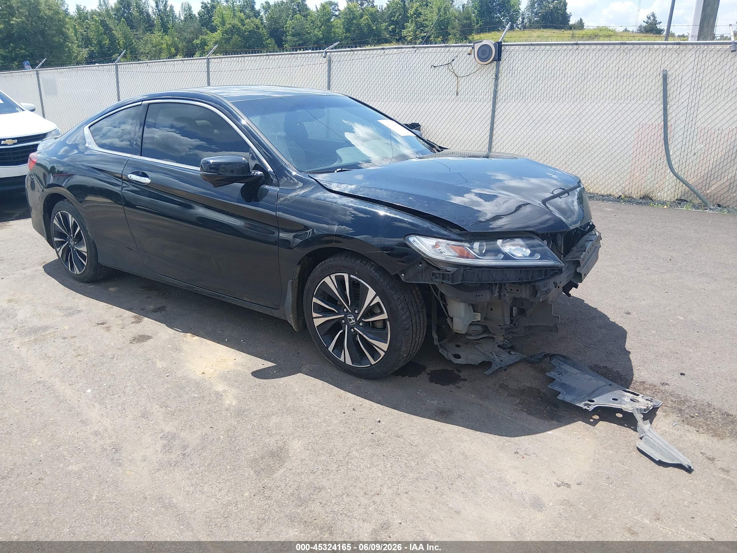 2016 Honda Accord EX-L, VIN 1HGCT1B88GA009077 — Перед
