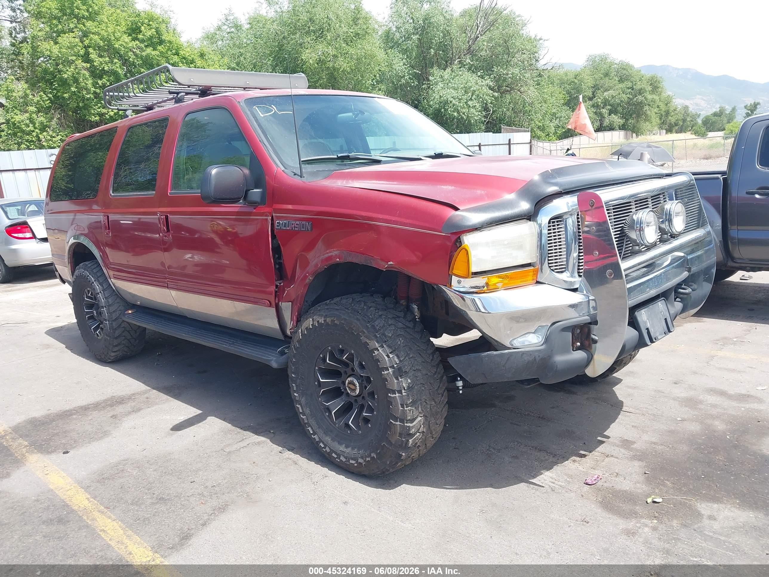 2000 Ford Excursion XLT, VIN 1FMSU41F8YED60019 — Side