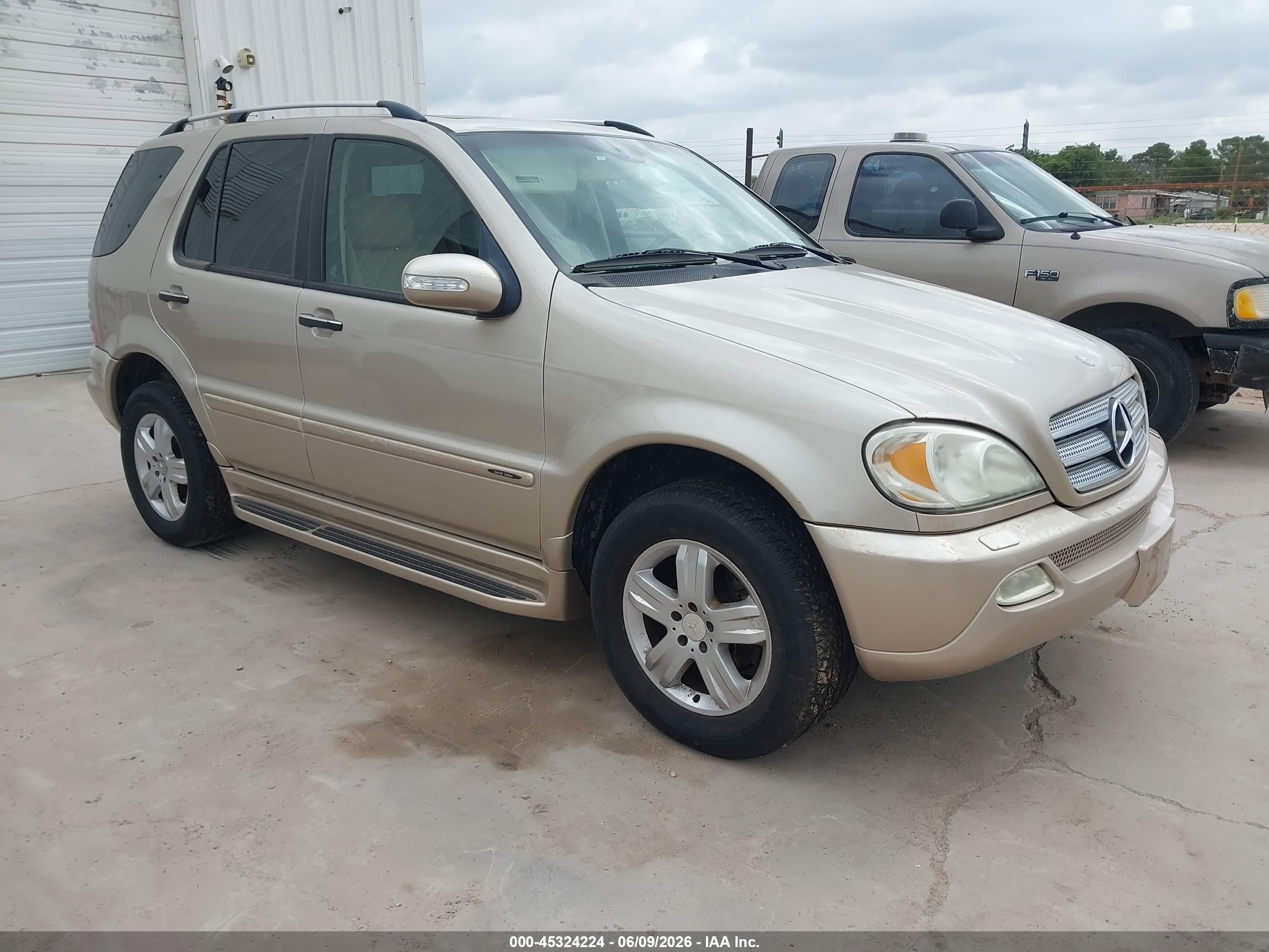 2005 Mercedes-Benz M 350, VIN 4JGAB57EX5A542832 — Side