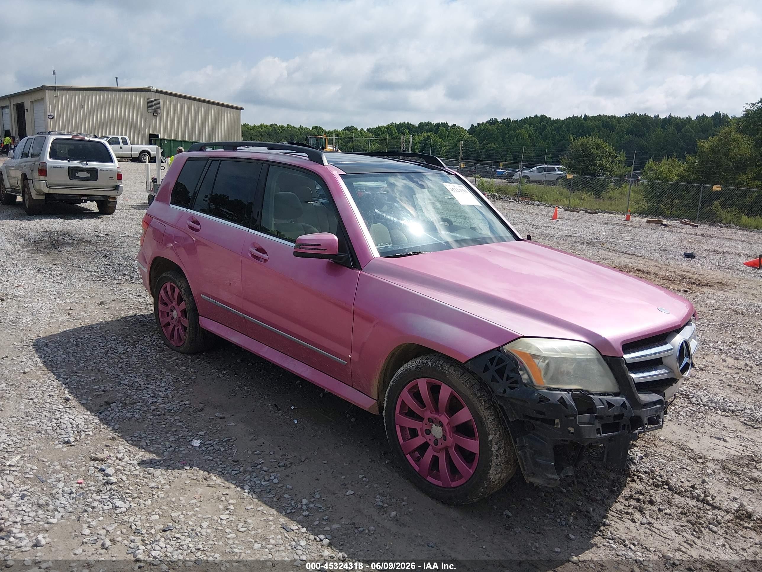2010 Mercedes-Benz GLK 350, VIN WDCGG8HB5AF484710 — Front end