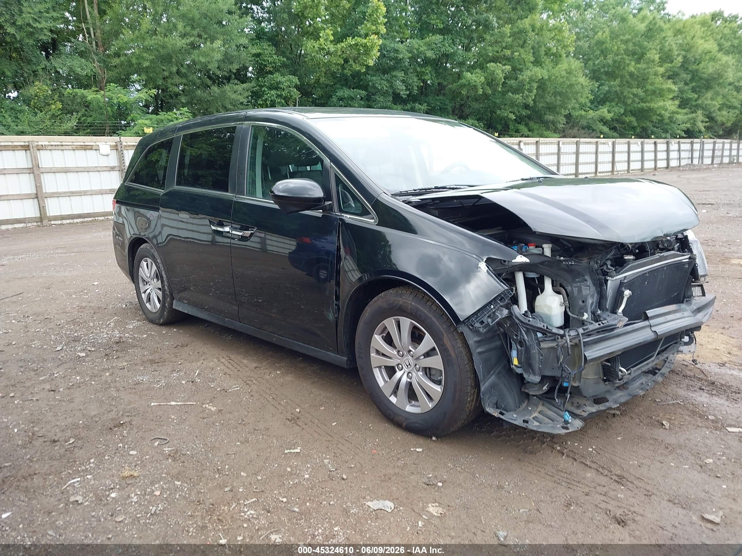 2016 Honda Odyssey EX-L, VIN 5FNRL5H69GB099868 — Front end