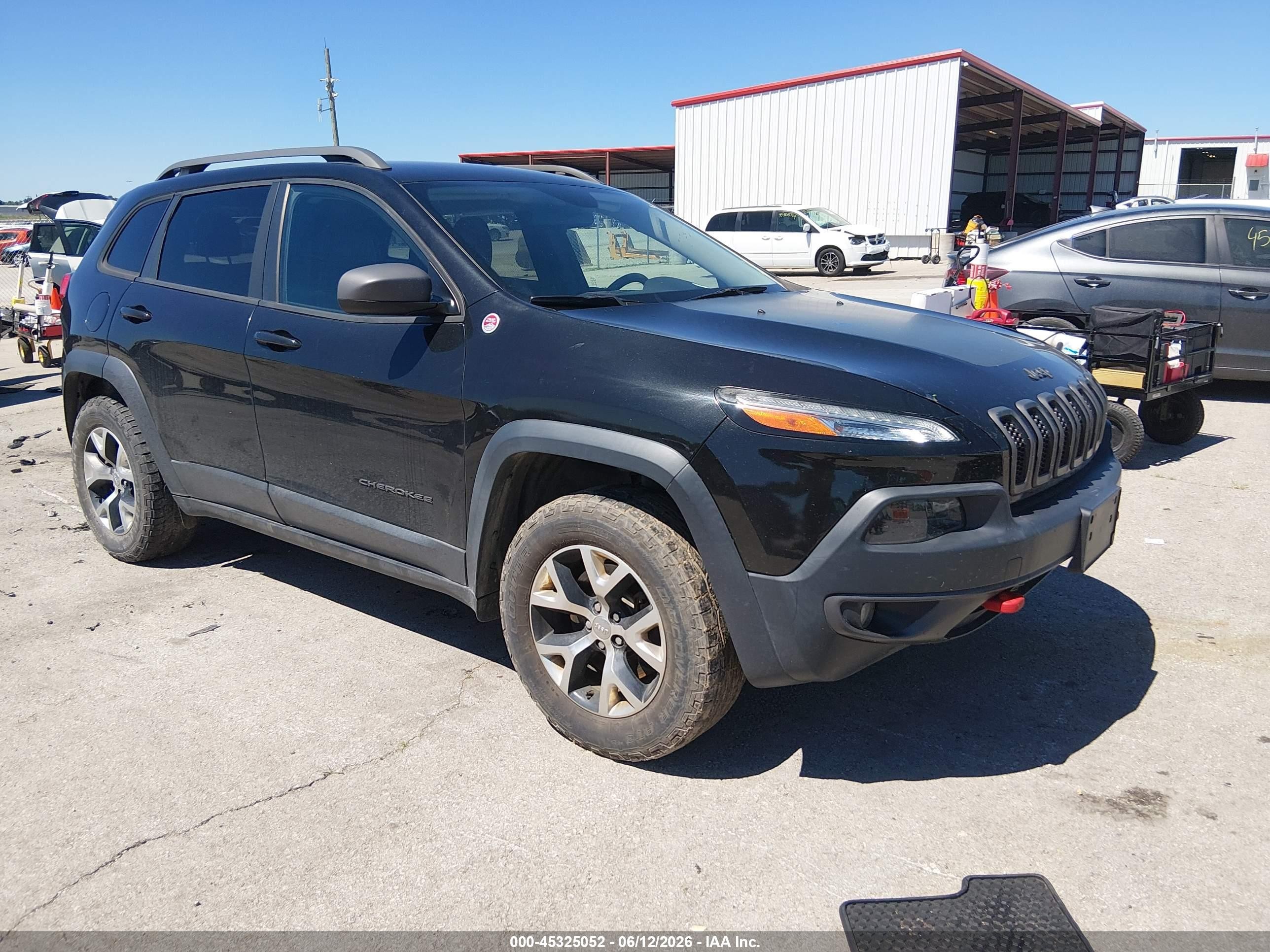 2016 Jeep Cherokee Trailhawk, VIN 1C4PJMBS9GW128553 — Rear end