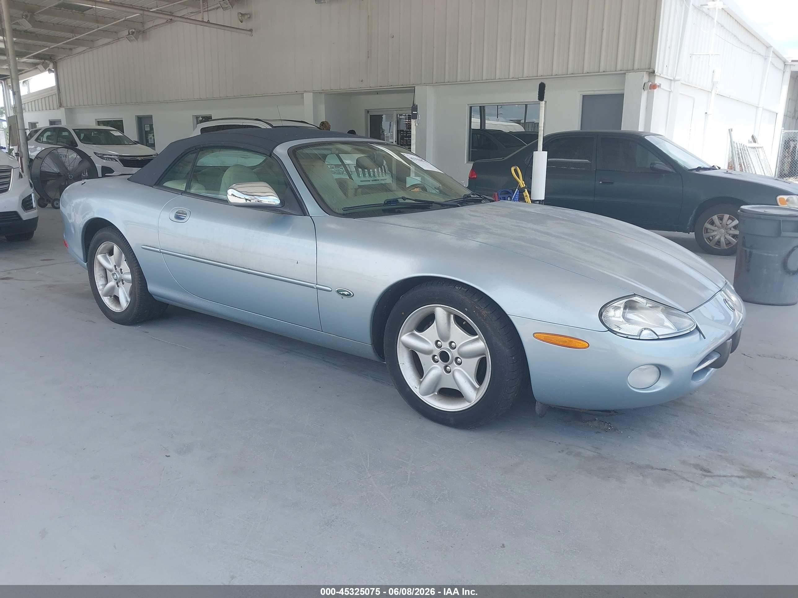 1997 Jaguar XK, VIN SAJGX2749VC013559 — Normal wear