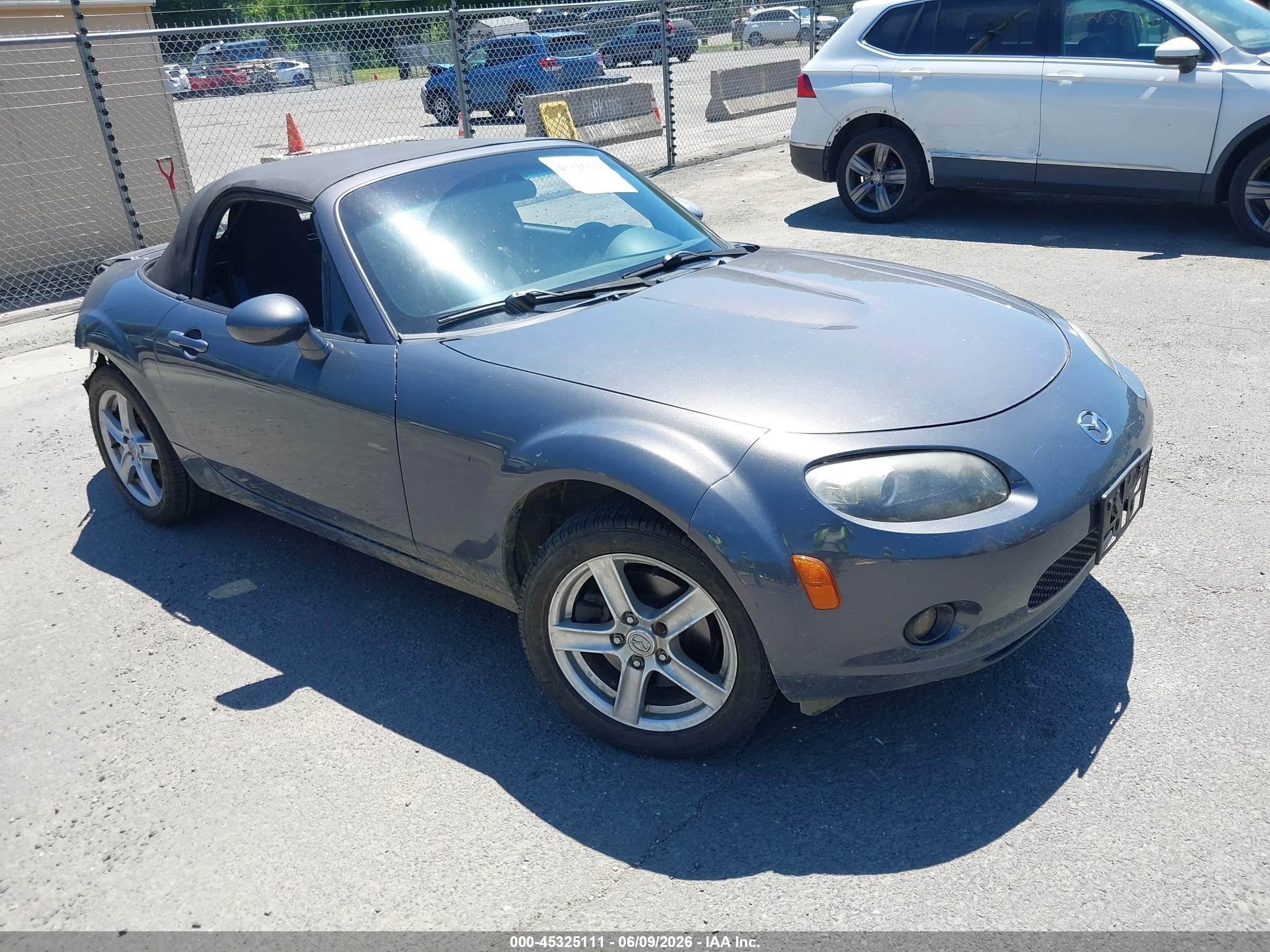 2006 Mazda MX-5 Miata Touring, VIN JM1NC25F460102870 — Rear end
