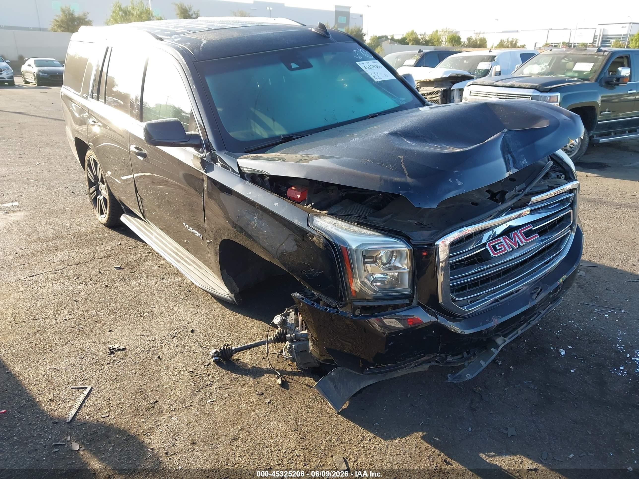 2020 GMC Yukon SLT, VIN 1GKS2BKC6LR277617 — Front end