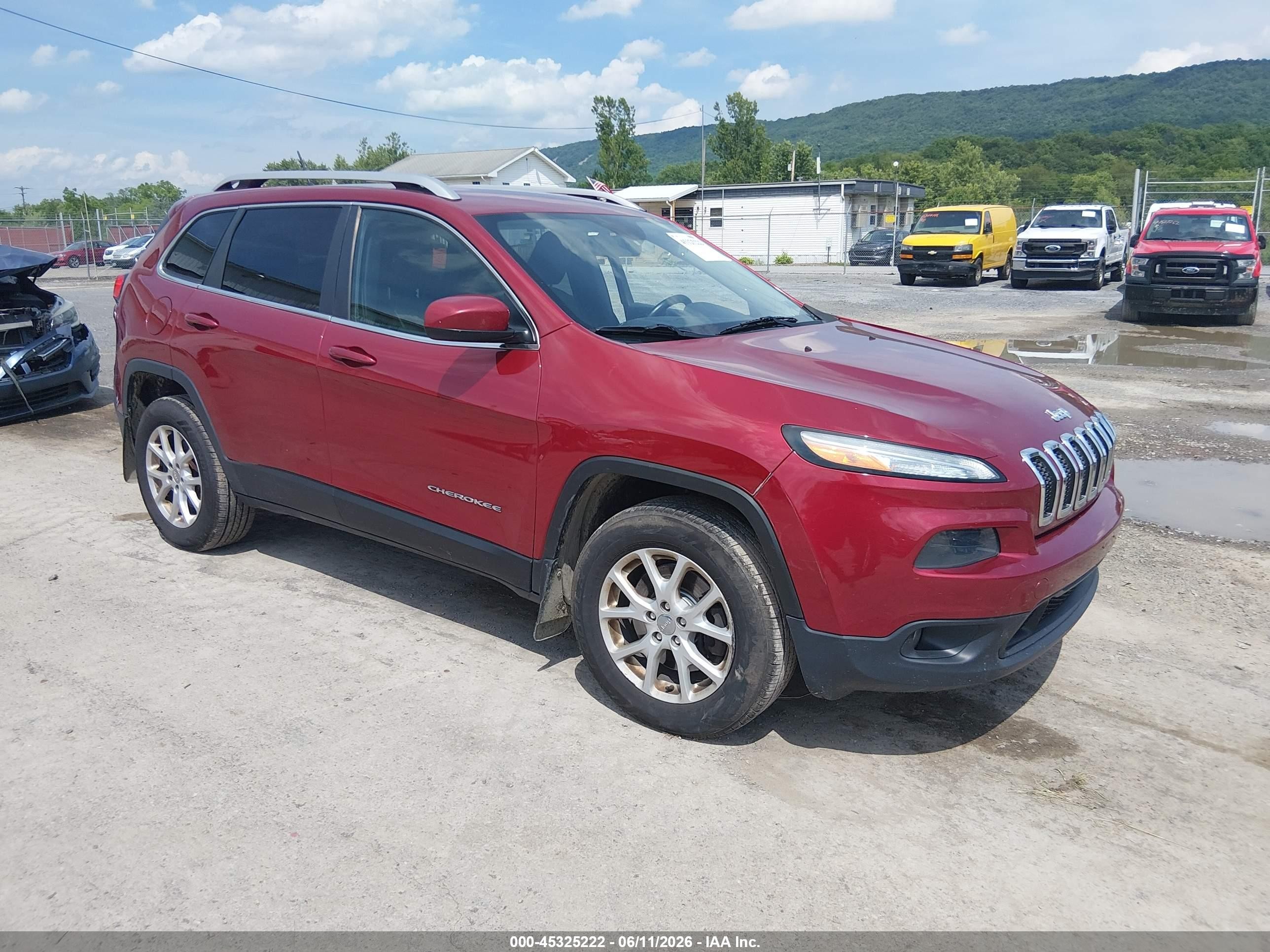 2014 Jeep Cherokee Latitude, VIN 1C4PJMCS5EW268451 — Бок