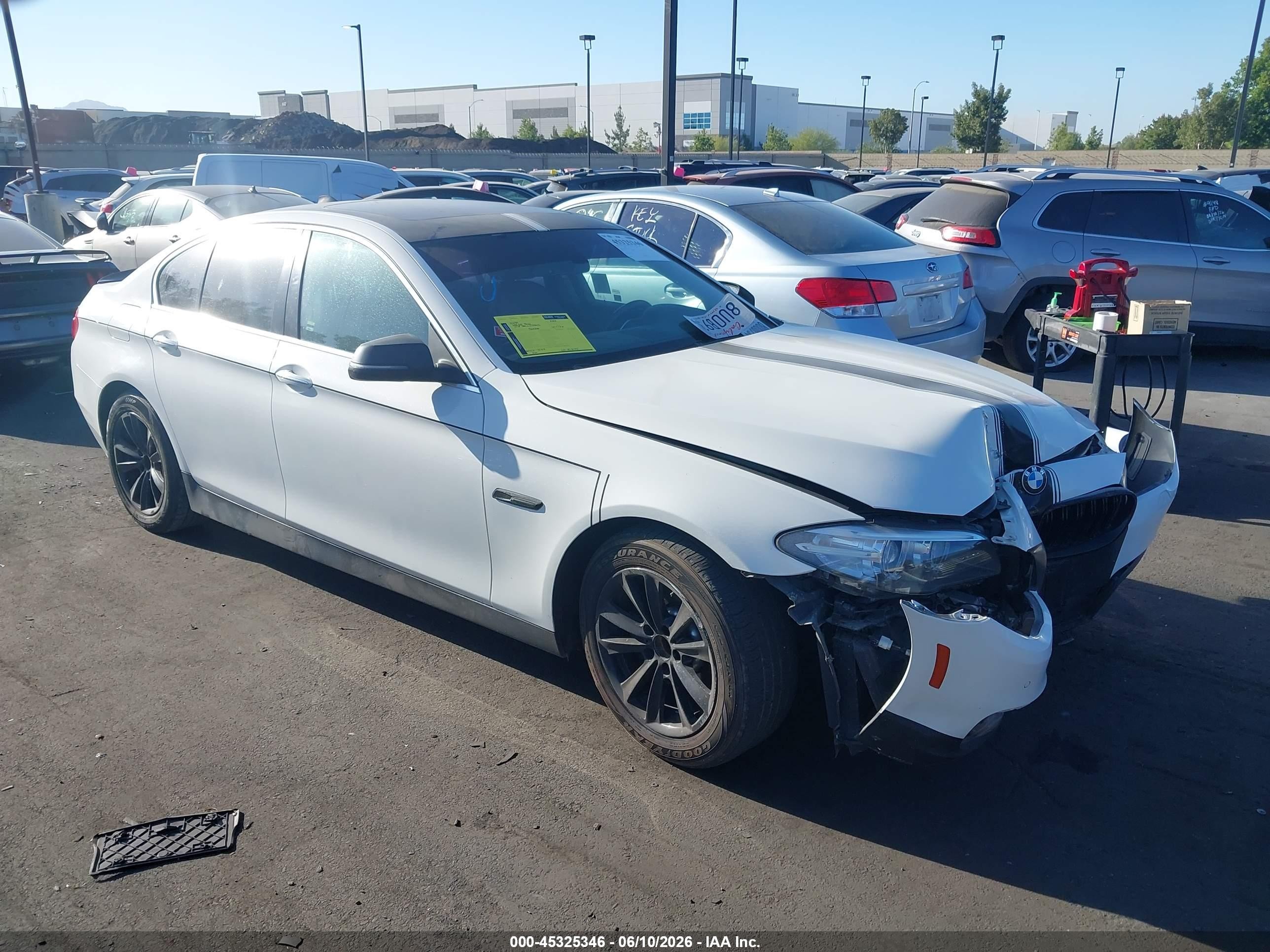 2016 BMW 5 Series 528i, VIN WBA5A5C52GG353085 — Front end