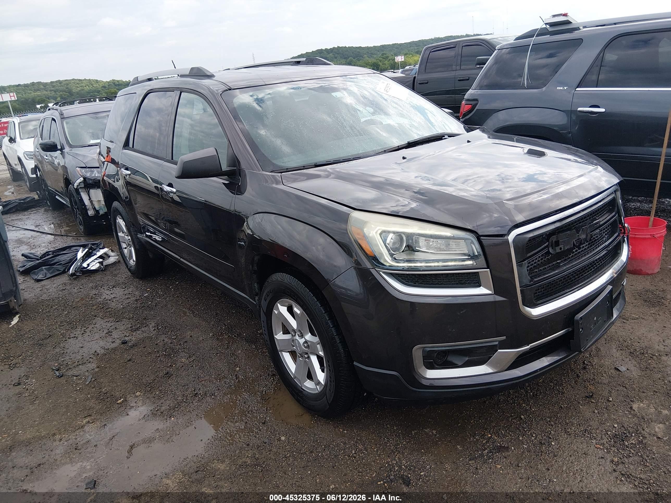 2016 GMC Acadia SLE, VIN 1GKKRPKD8GJ334504 — Перед