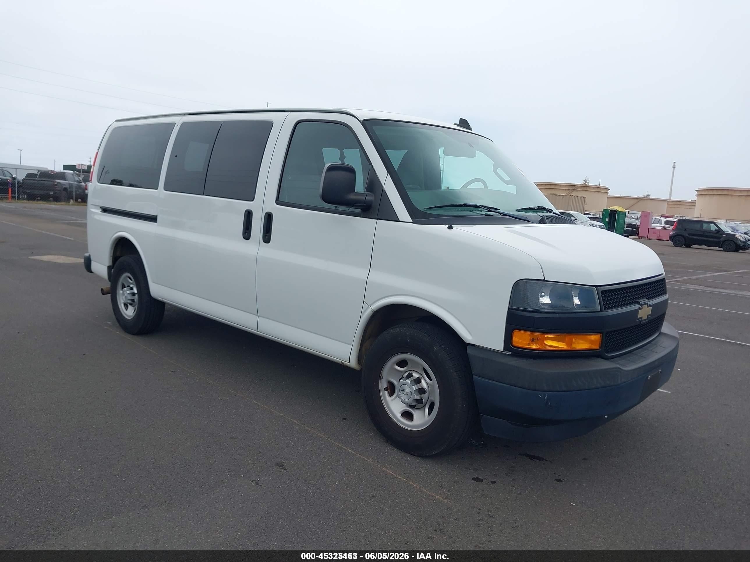 2018 Chevrolet Express Passenger LS, VIN 1GAWGEFG0J1280451 — Normal wear