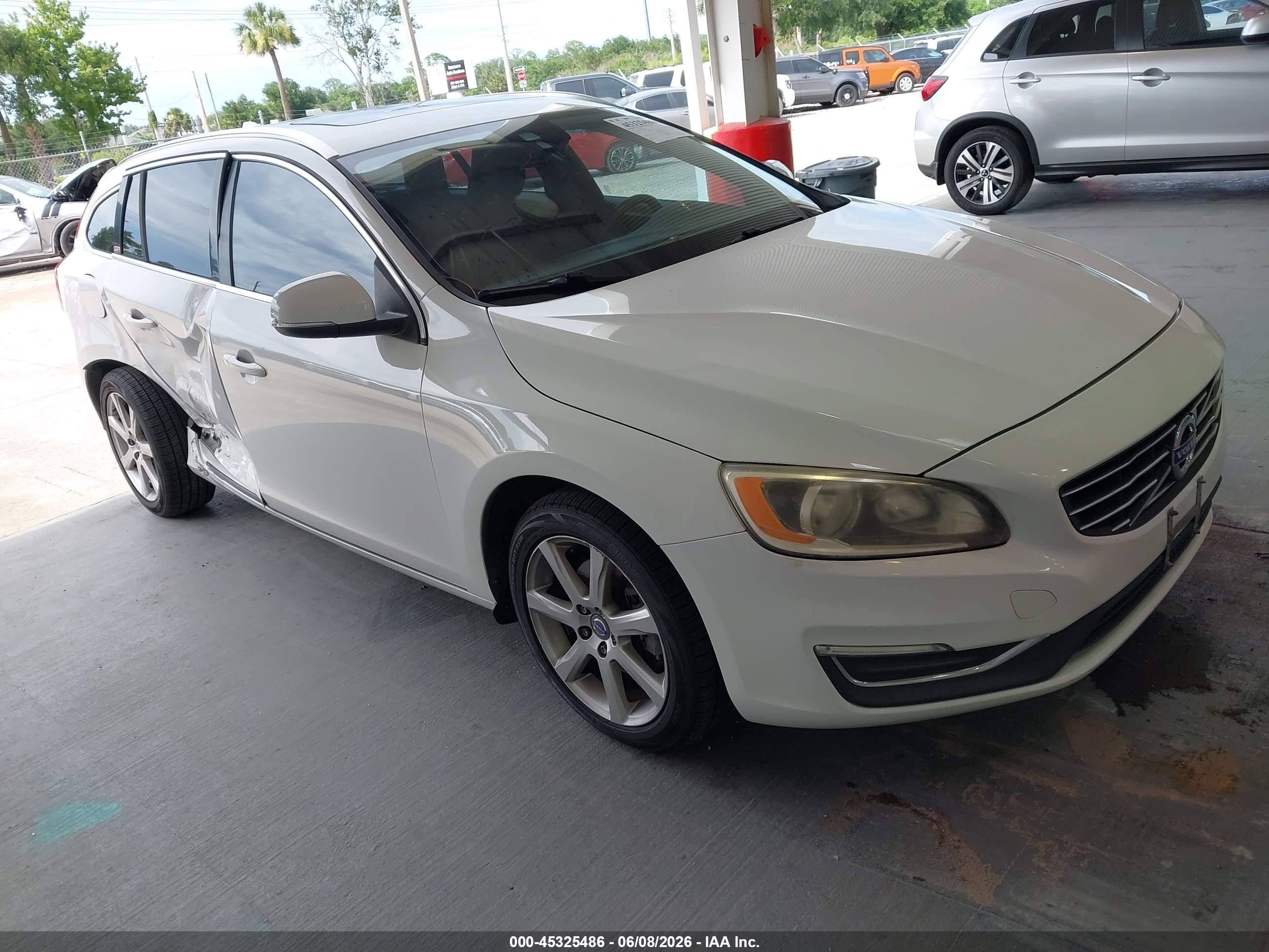 2016 Volvo V60 T5 Drive-E Premier, VIN YV140MEK2G1288640 — Side