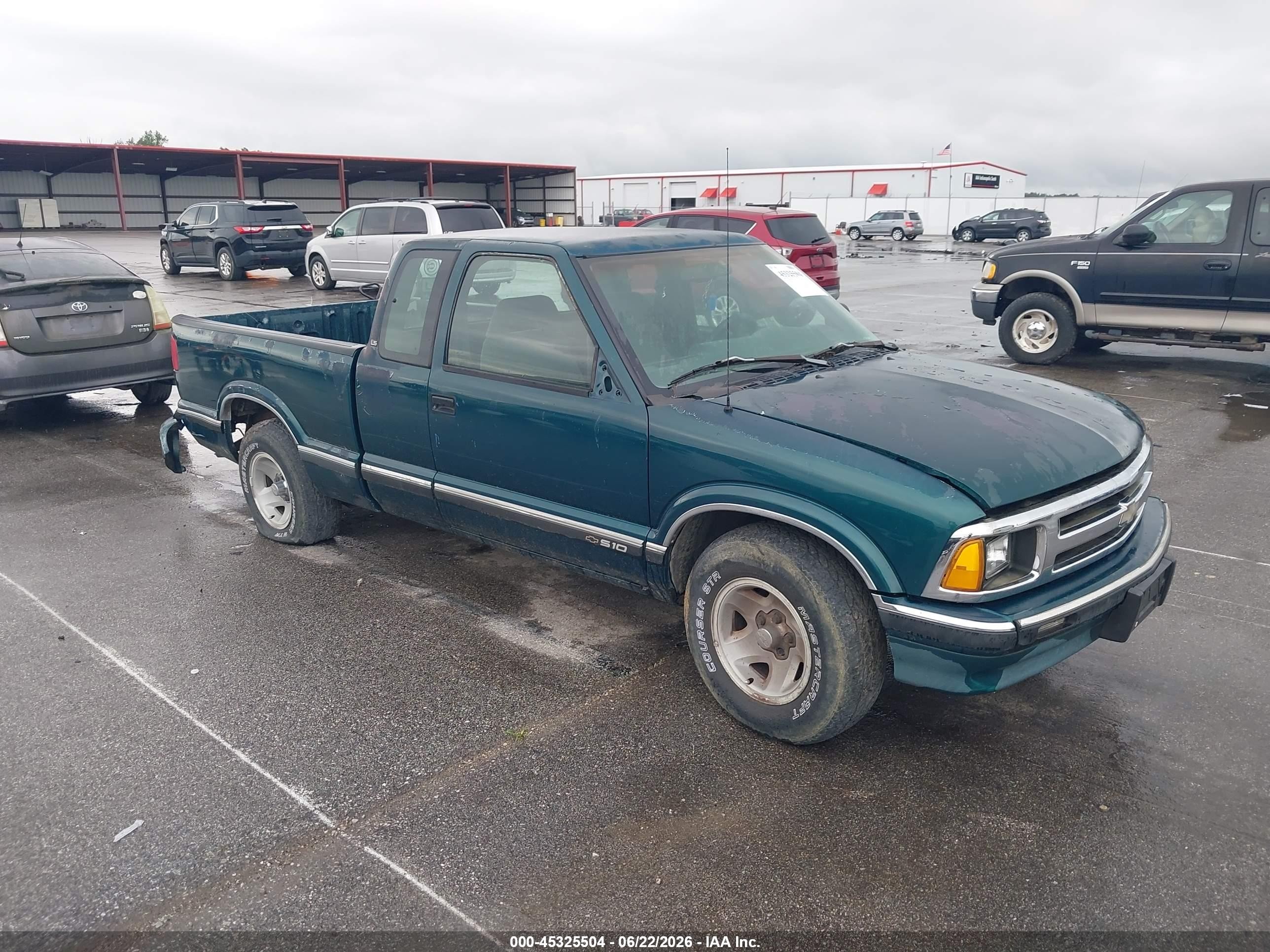 1997 Chevrolet S-10 LS, VIN 1GCCS19XXVK246241 — Normal wear