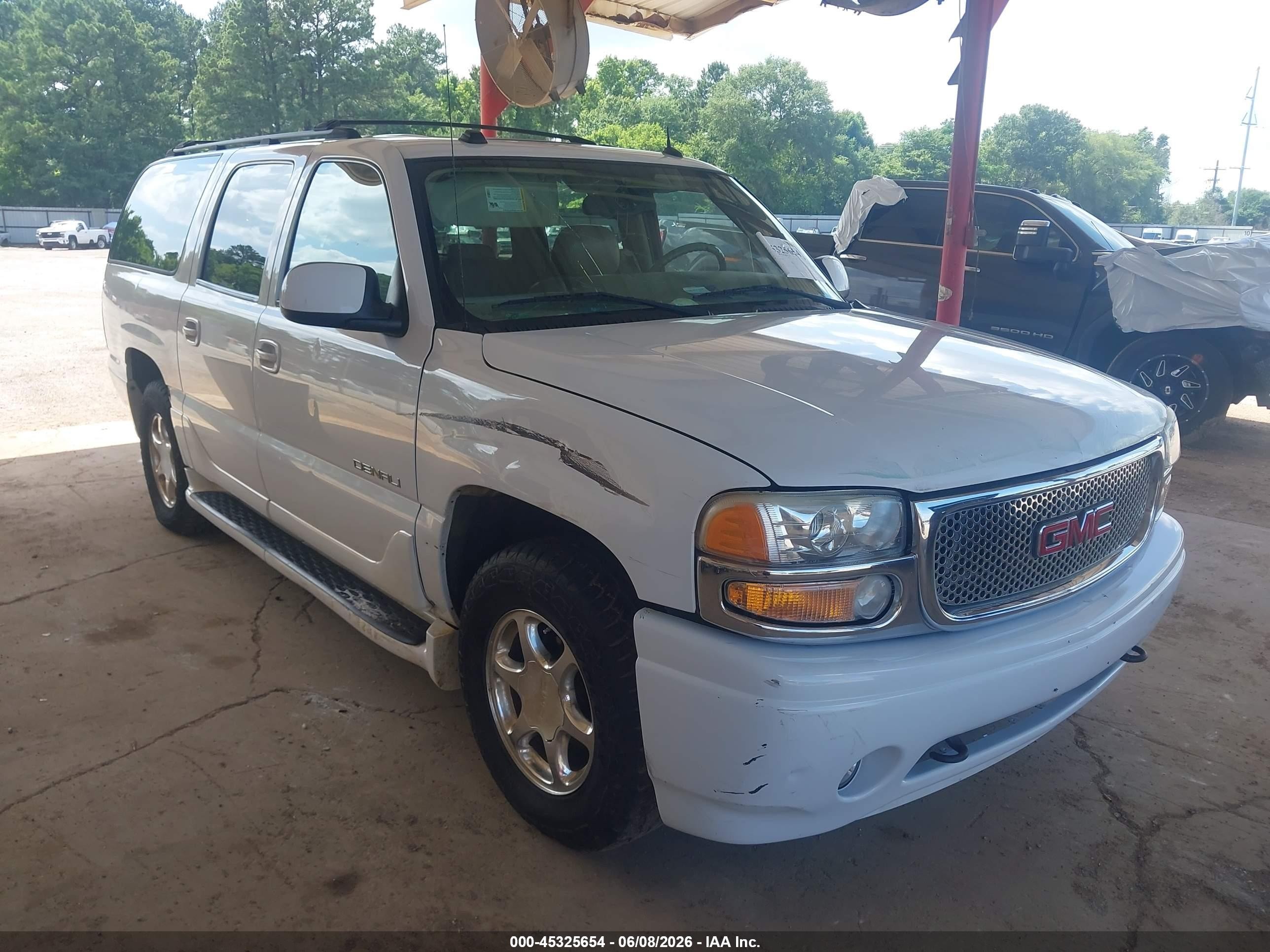 2004 GMC Yukon XL, VIN 1GKFK66U14J307456 — Normal wear