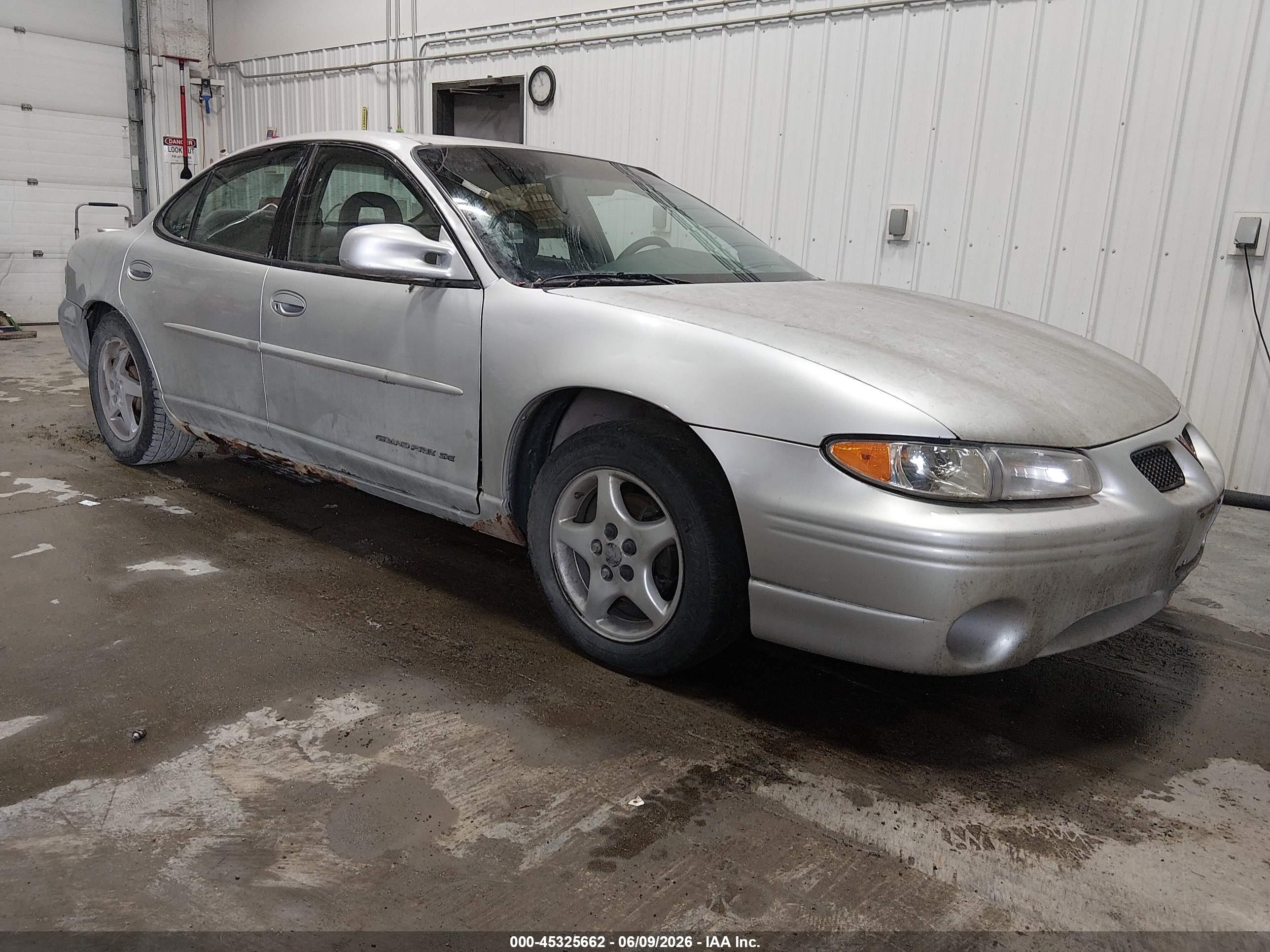 2002 Pontiac Grand Prix SE, VIN 1G2WK52JX2F206731 — Rear end