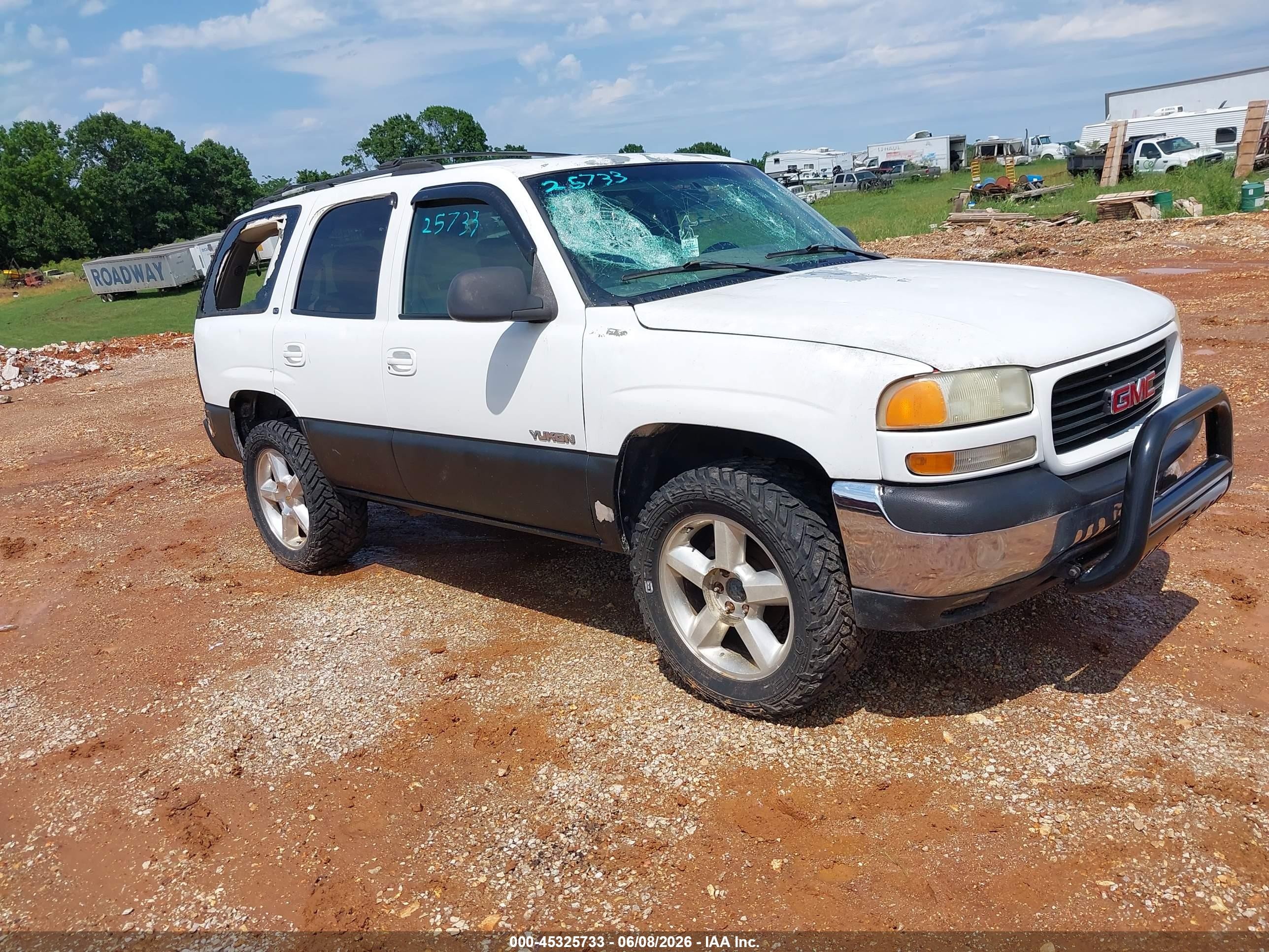 2001 GMC Yukon SLT, VIN 1GKEK13TX1J100165 — Град