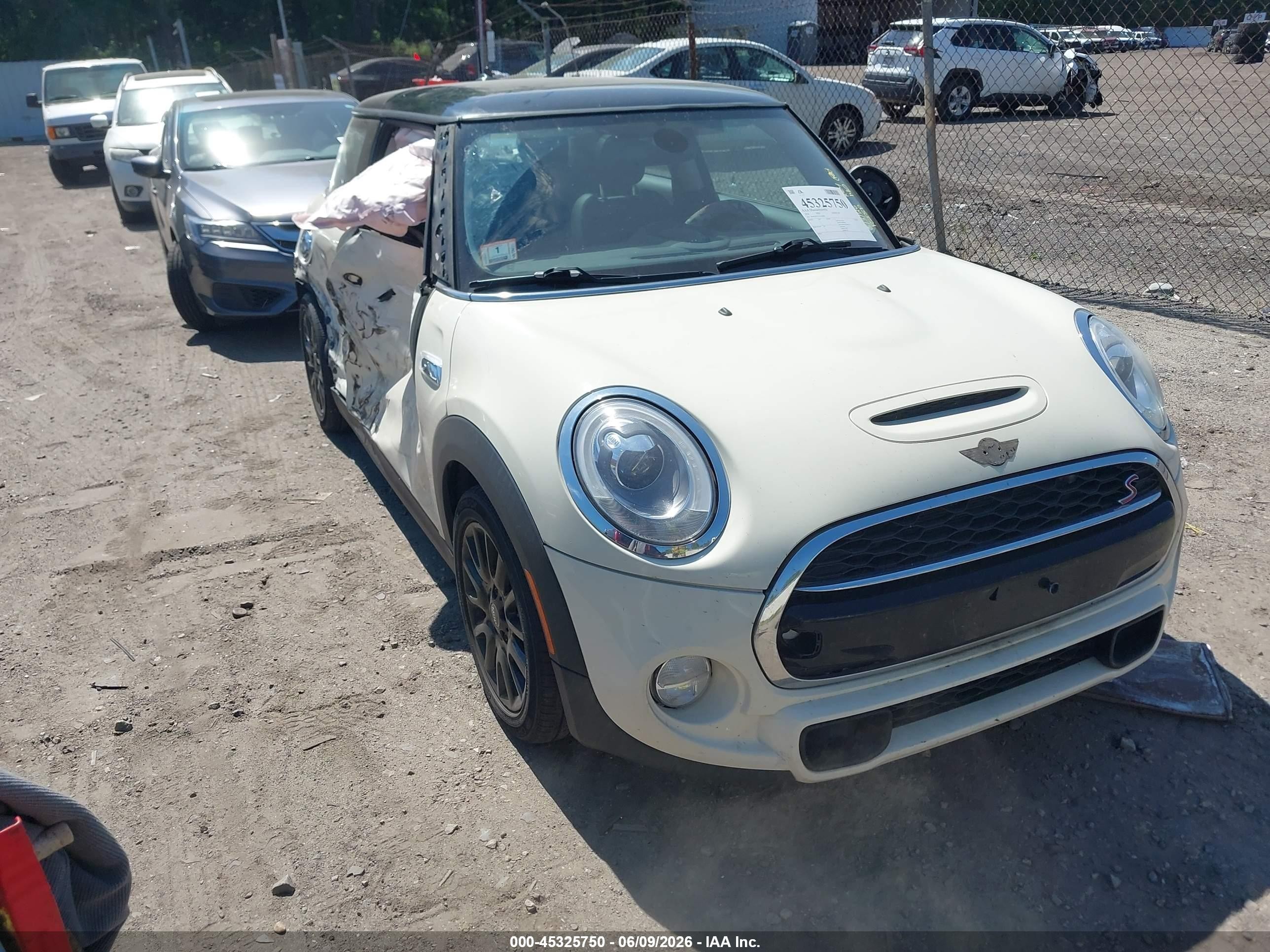2018 MINI Hardtop Cooper S, VIN WMWXP7C53J2A48883 — Side
