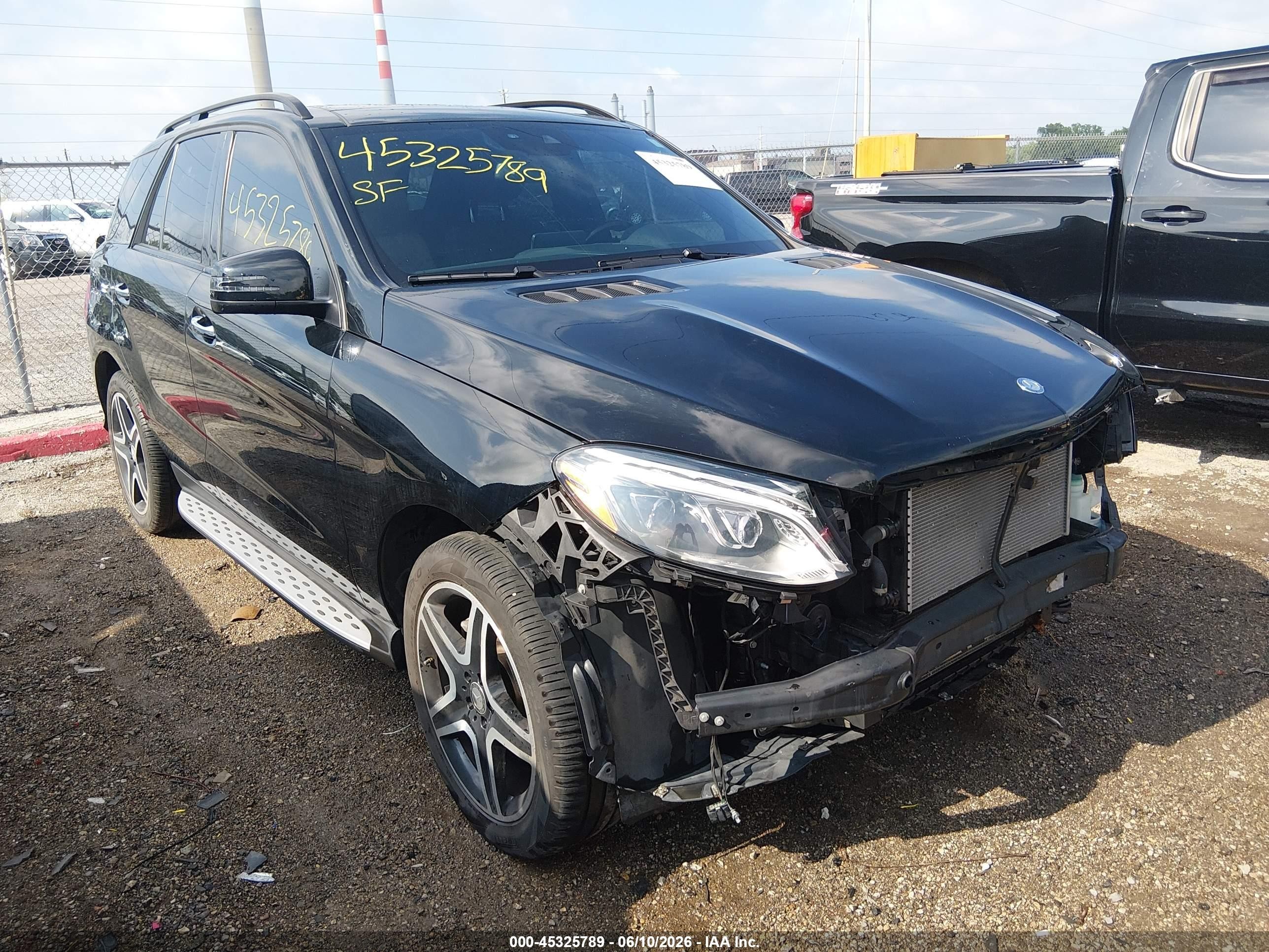 2016 Mercedes-Benz GLE 400, VIN 4JGDA5GB7GA688551 — Front end