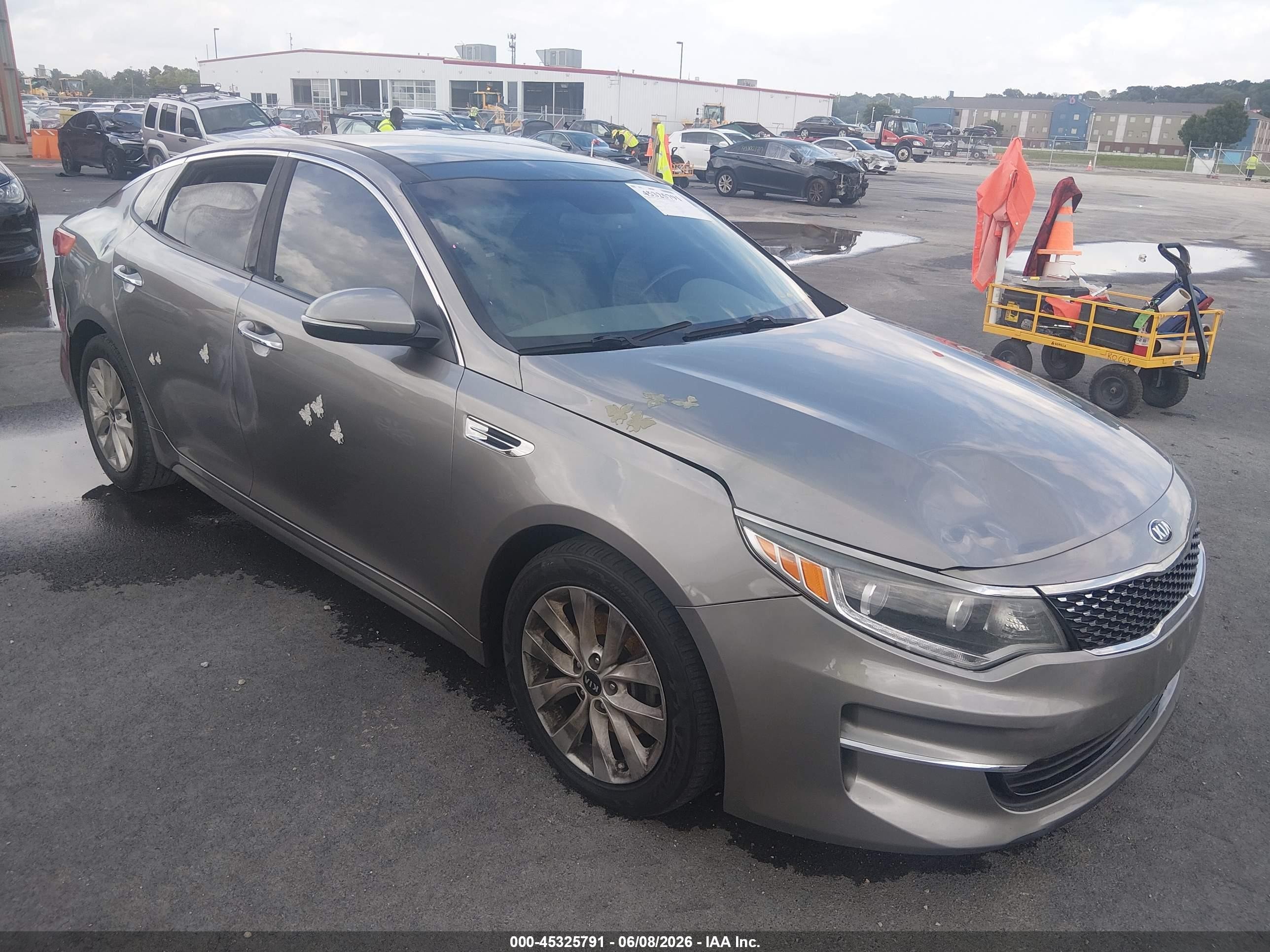 2016 Kia Optima EX, VIN 5XXGU4L39GG045317 — Front end