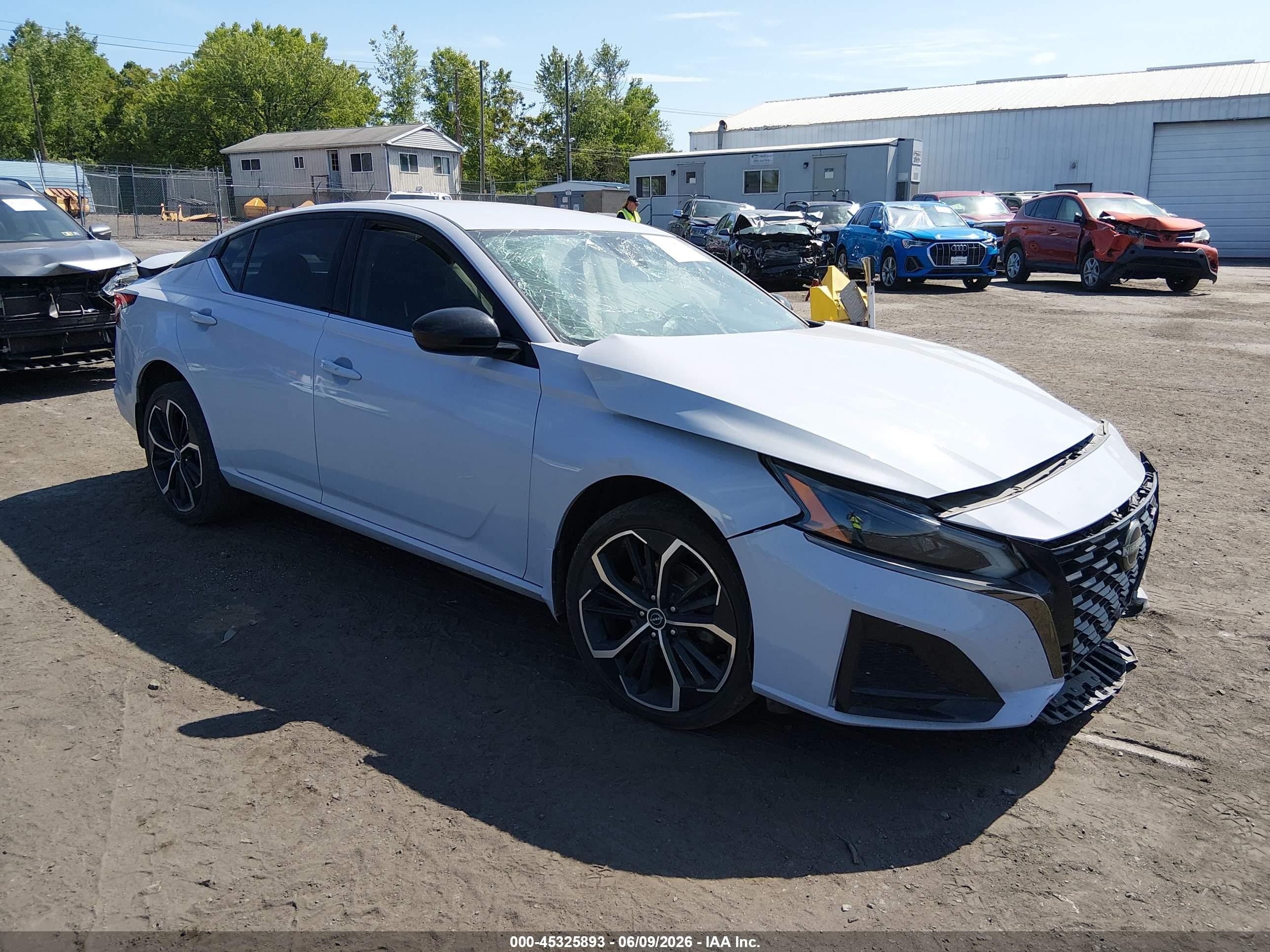 2023 Nissan Altima SR, VIN 1N4BL4CW1PN415869 — Front end