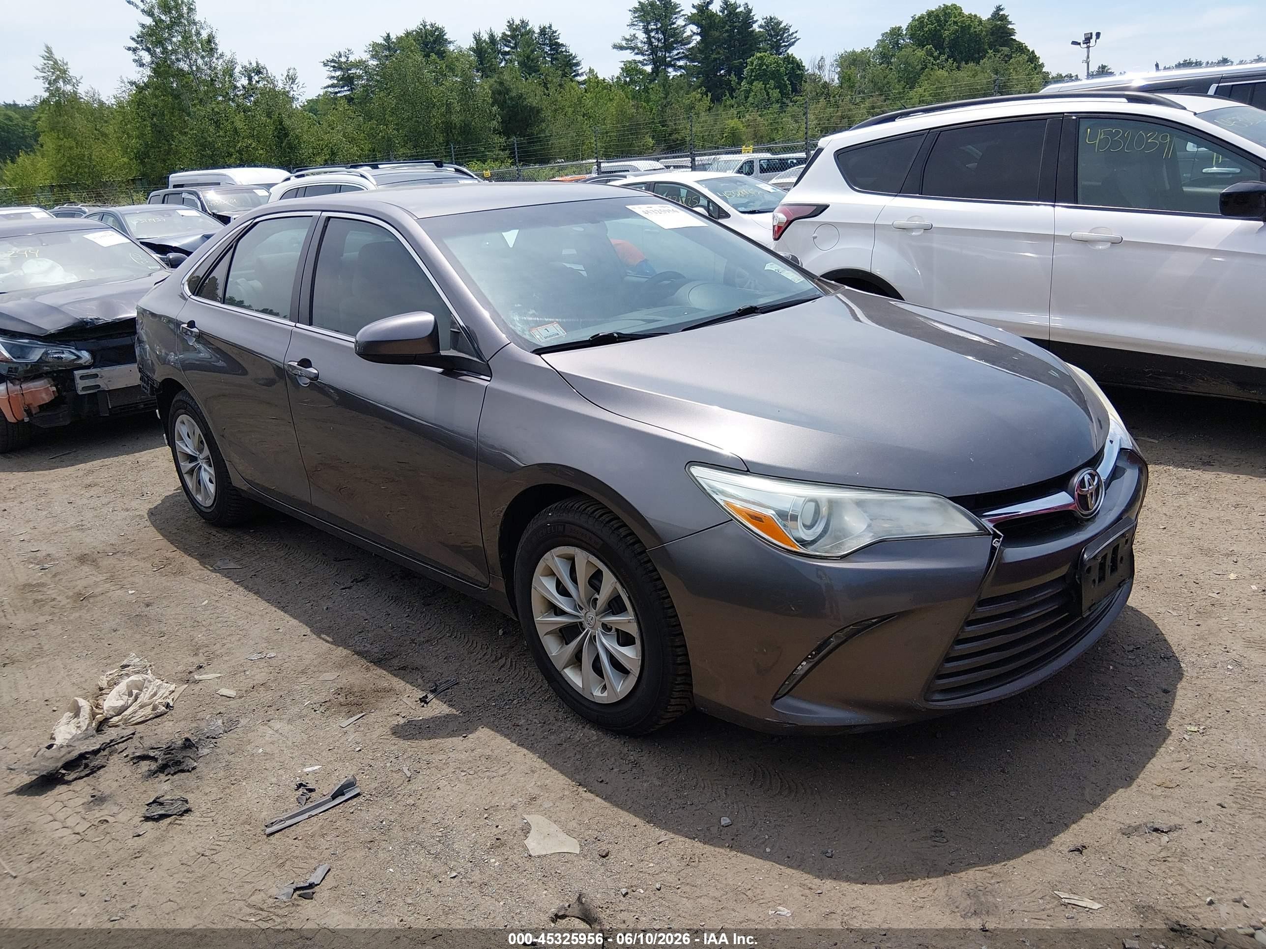 2016 Toyota Camry LE, VIN 4T4BF1FKXGR523228 — Rear end
