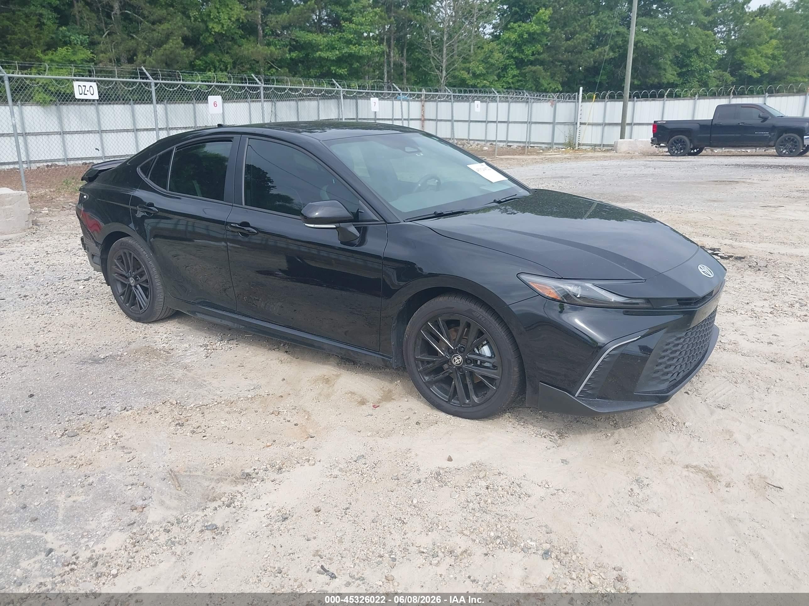 2025 Toyota Camry XSE, VIN 4T1DAACK7SU189979 — Зад