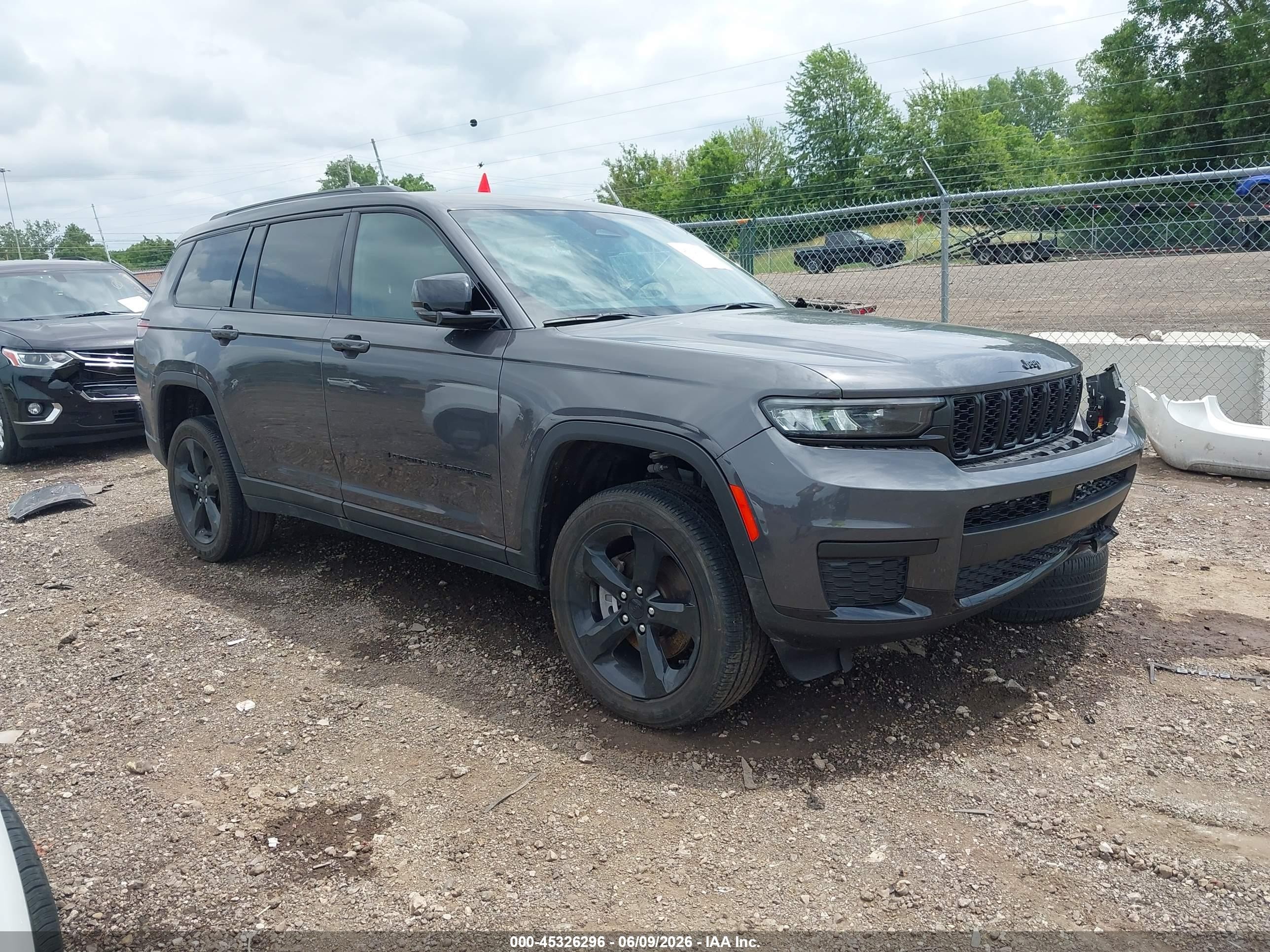 2024 Jeep Grand Cherokee Laredo X, VIN 1C4RJKAG4R8554748 — Front end