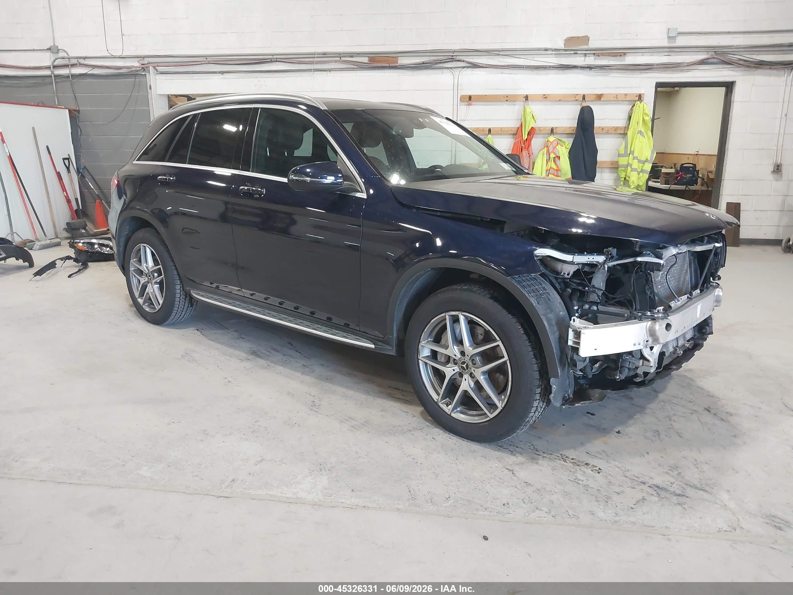 2019 Mercedes-Benz GLC 300, VIN WDC0G4KB5KV189522 — Front end