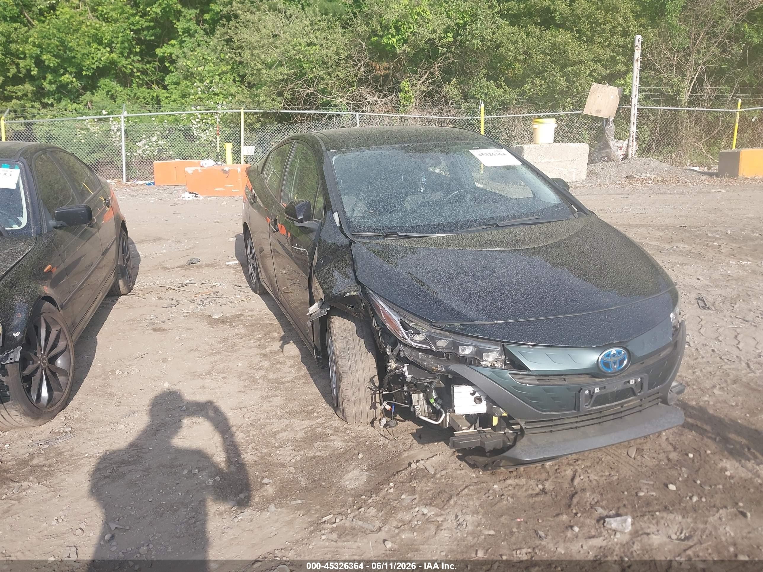 2022 Toyota Prius XLE, VIN JTDKAMFP9N3205517 — Перед