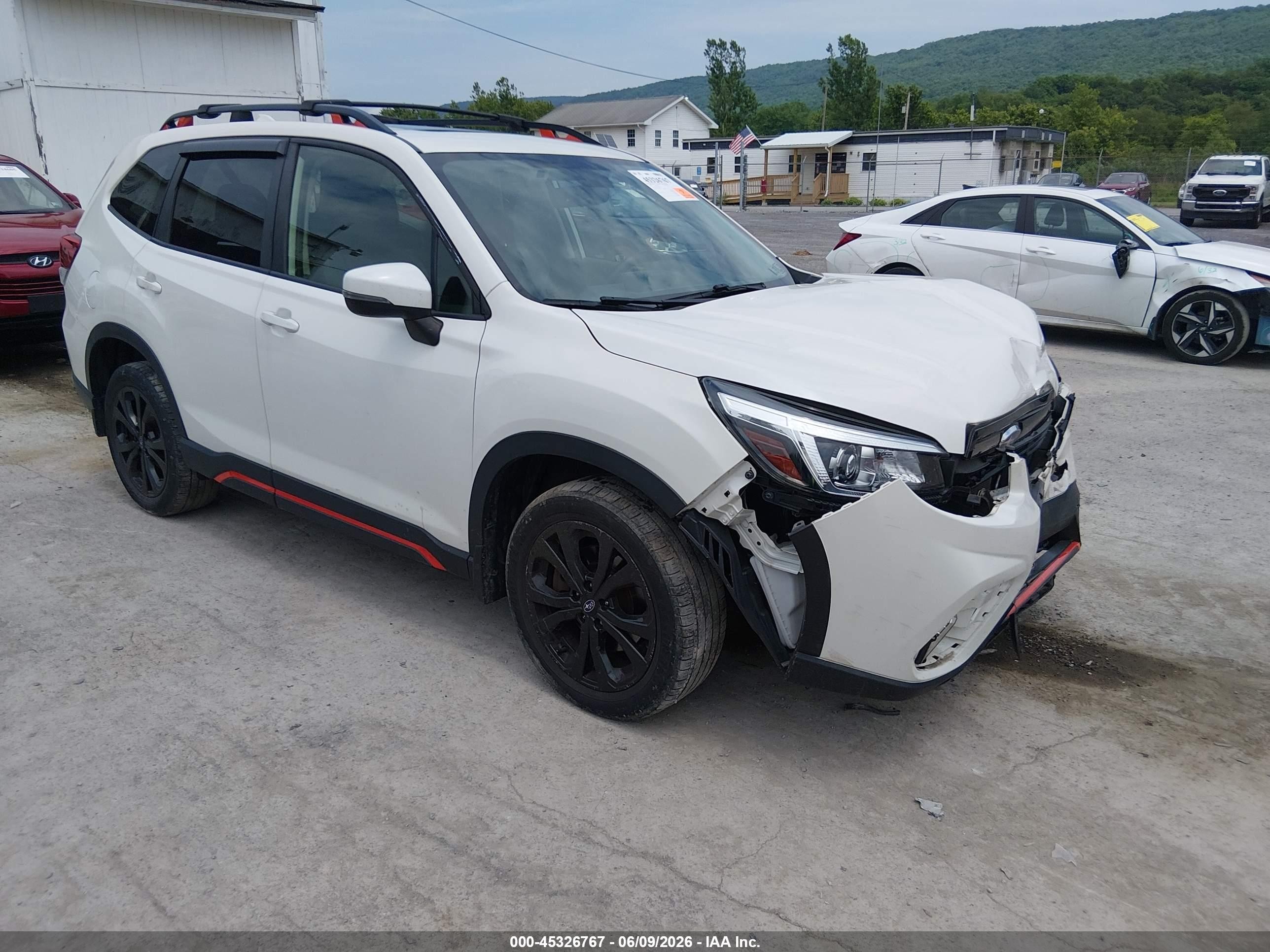 2019 Subaru Forester Special Sports, VIN JF2SKAKC1KH538485 — Перед