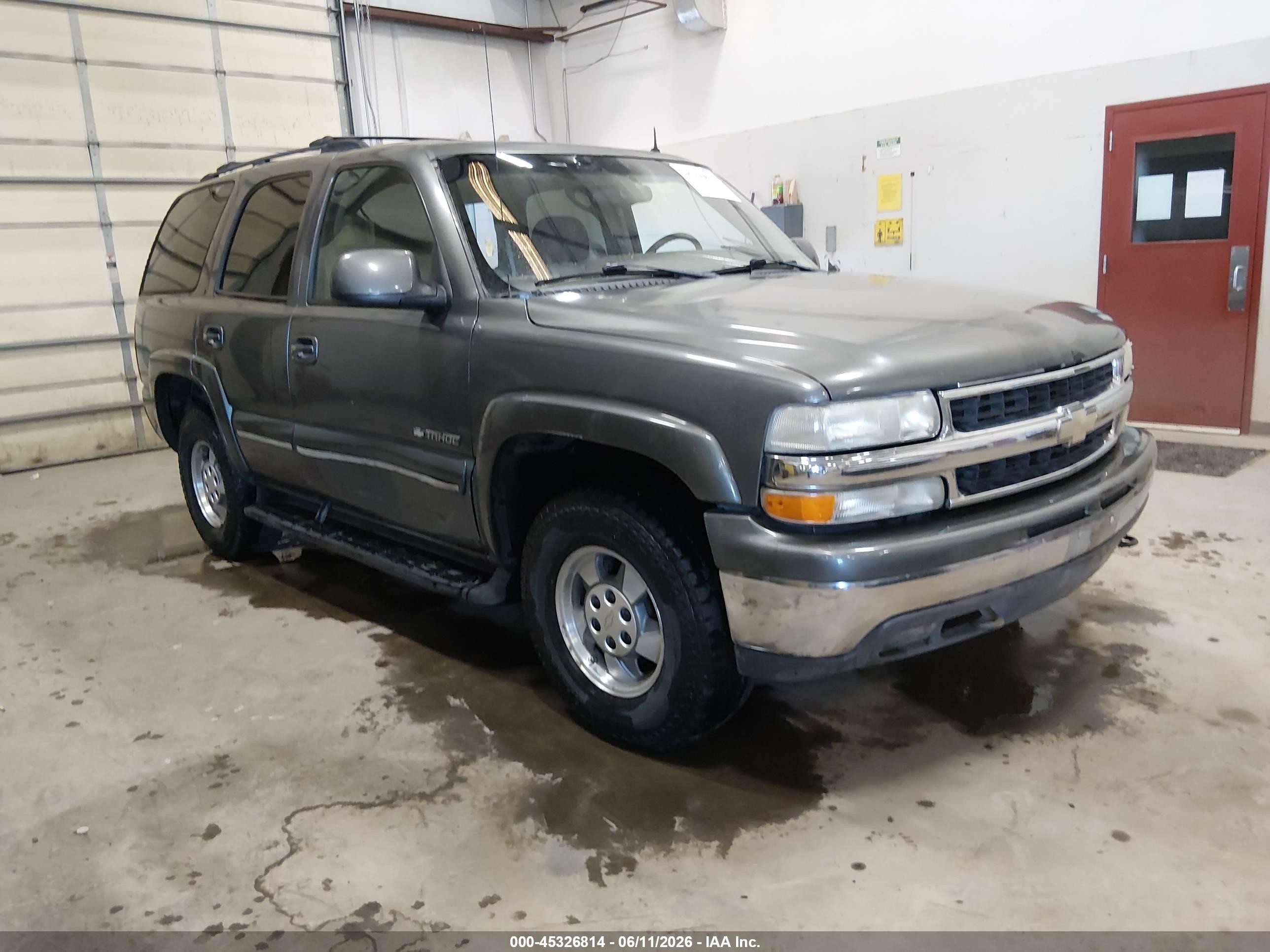 2002 Chevrolet Tahoe LT, VIN 1GNEK13Z32R227222 — Side