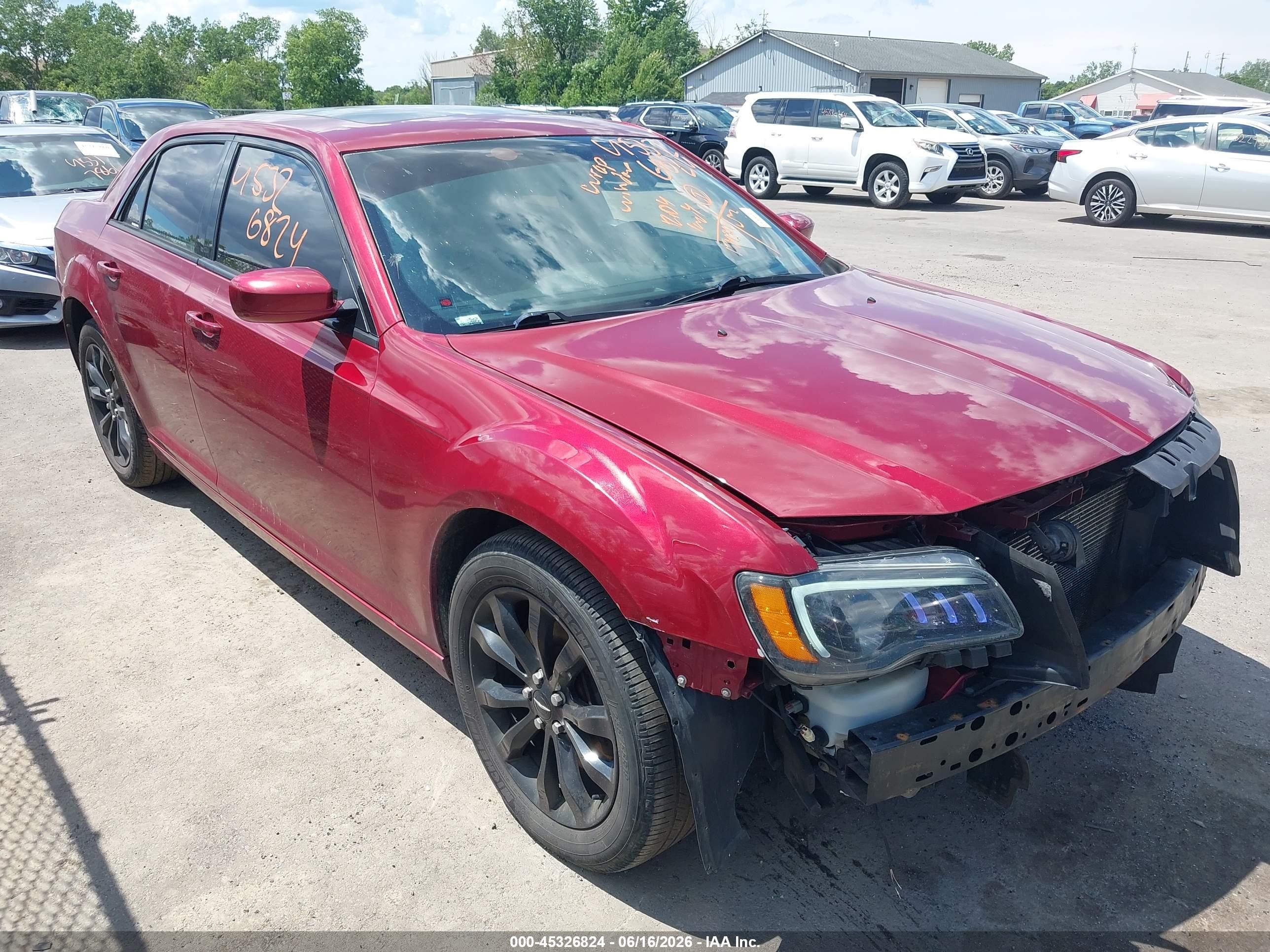 2014 Chrysler 300 S, VIN 2C3CCAGG2EH361525 — Перед