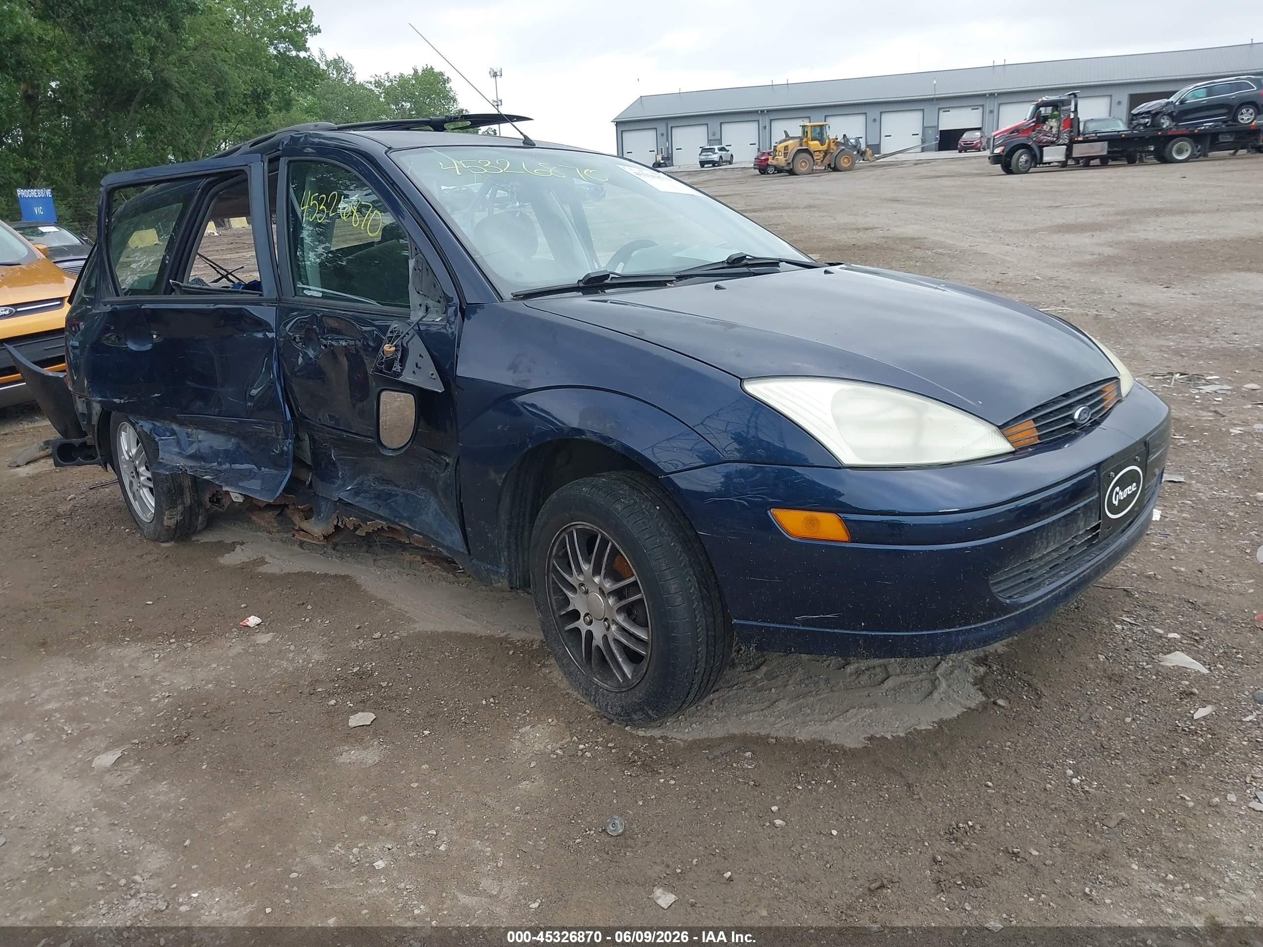 2002 Ford Focus SE Fleet, VIN 1FAFP36392W104811 — Зад