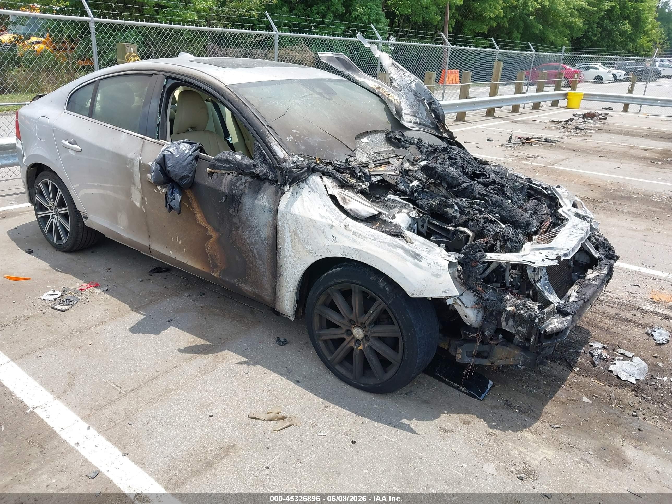2015 Volvo S60 T5 Drive-E Premier, VIN YV140MFK0F1346550 — Engine fire