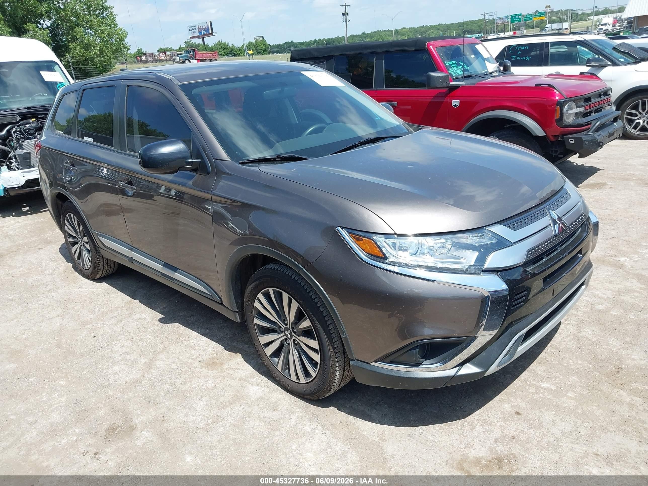 2019 Mitsubishi Outlander ES, VIN JA4AD2A33KZ055094 — Hail
