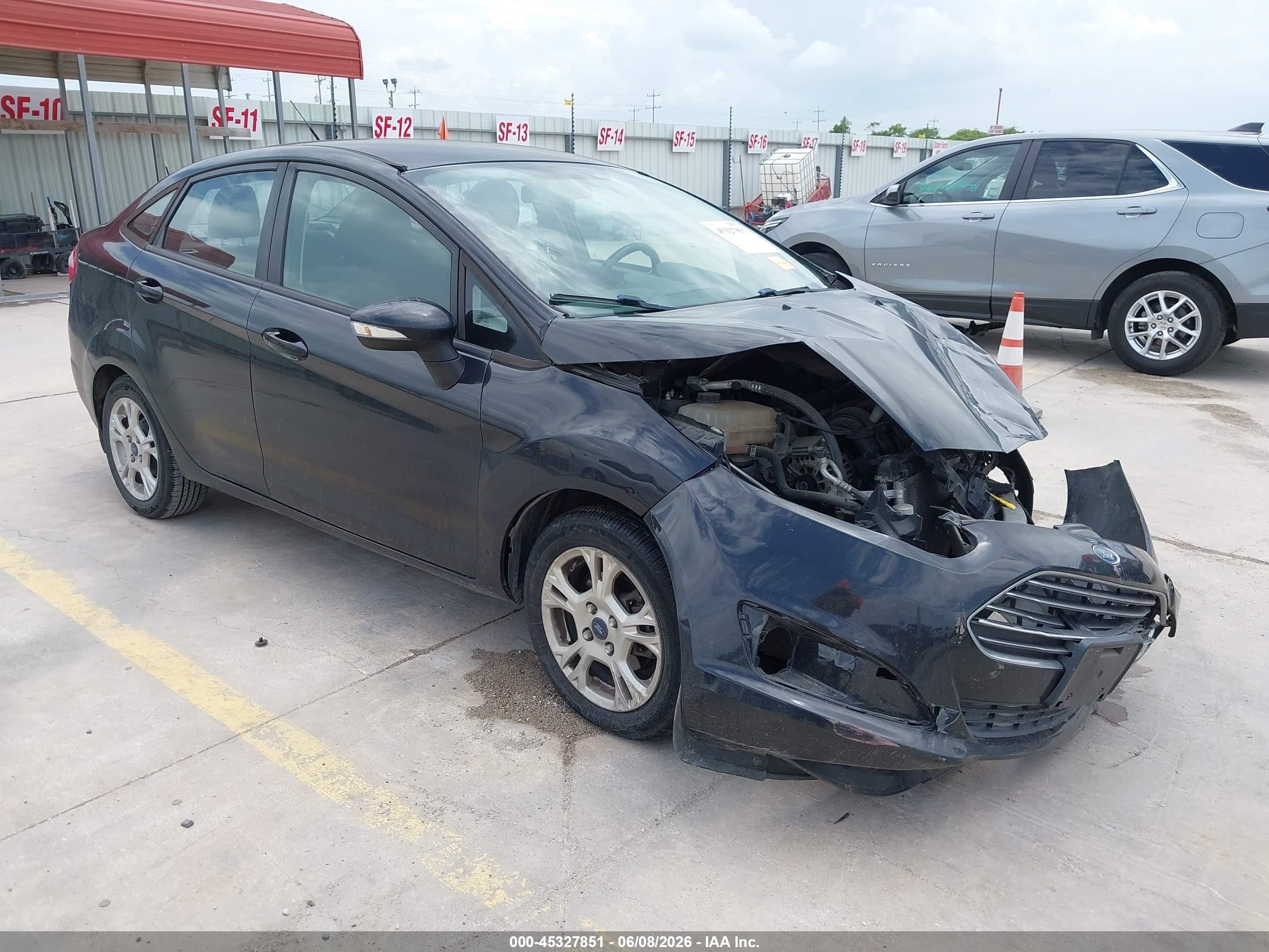 2014 Ford Fiesta SE, VIN 3FADP4BJ0EM220453 — Front end