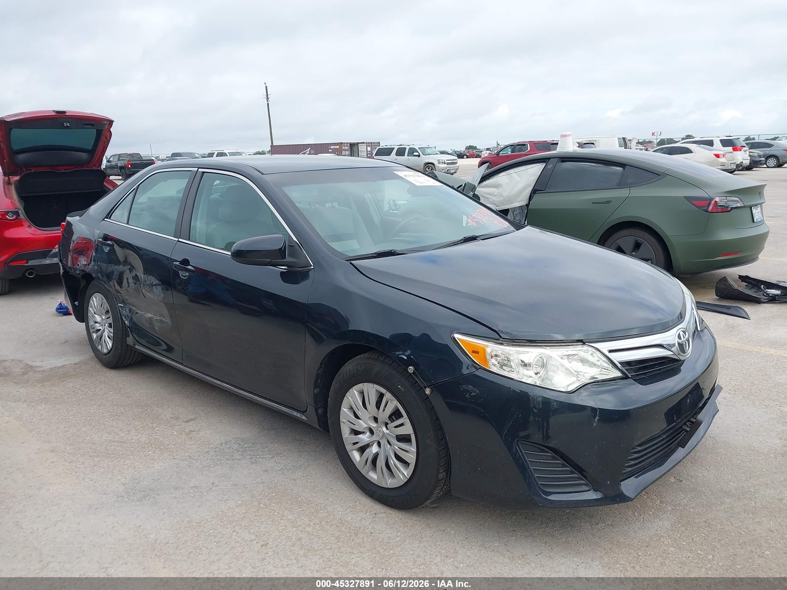 2013 Toyota Camry XLE, VIN 4T4BF1FK3DR303487 — Зад
