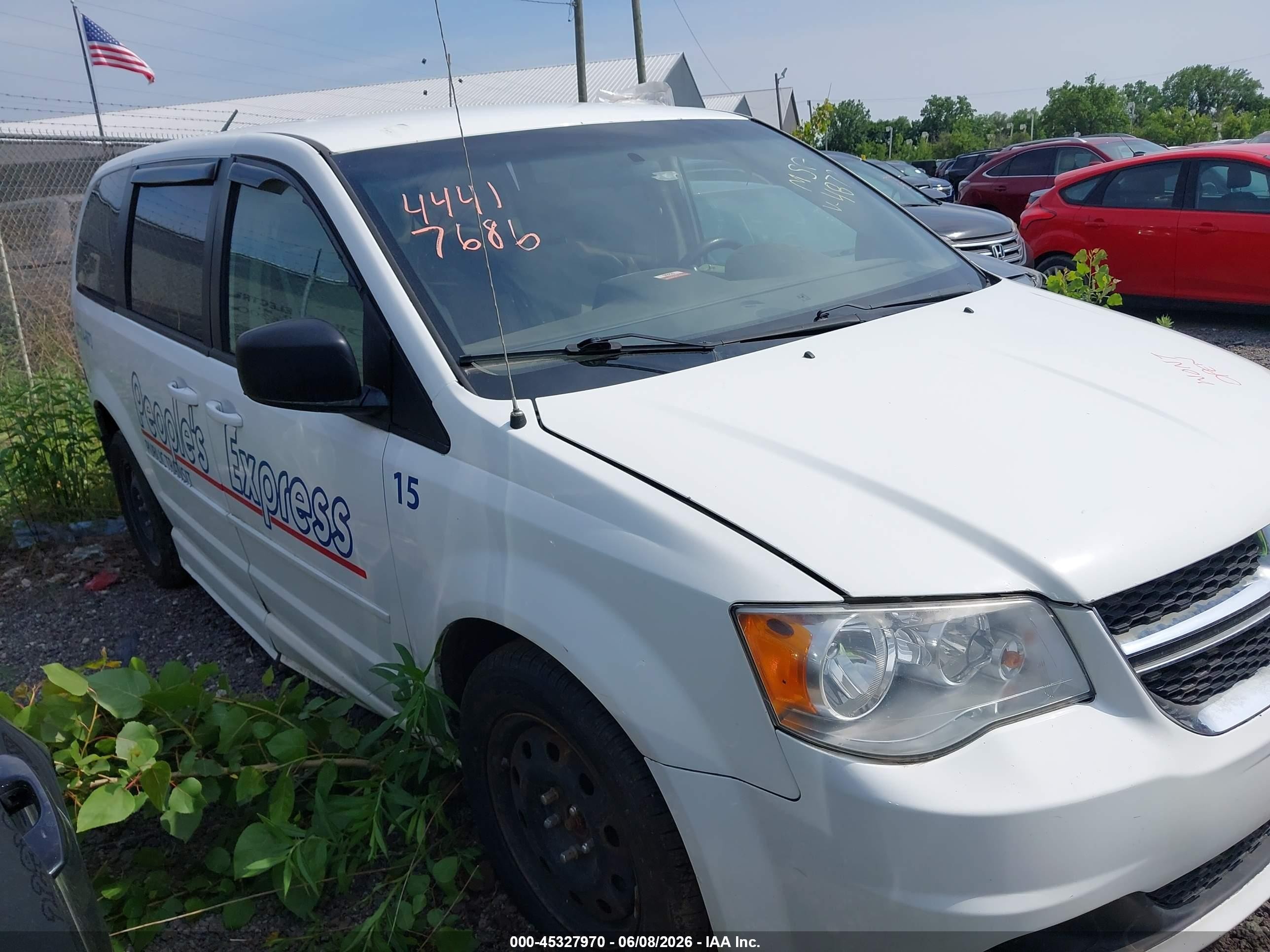 2015 Dodge Grand Caravan Canada Value, VIN 2C4RDGBG7FR634872 — Side