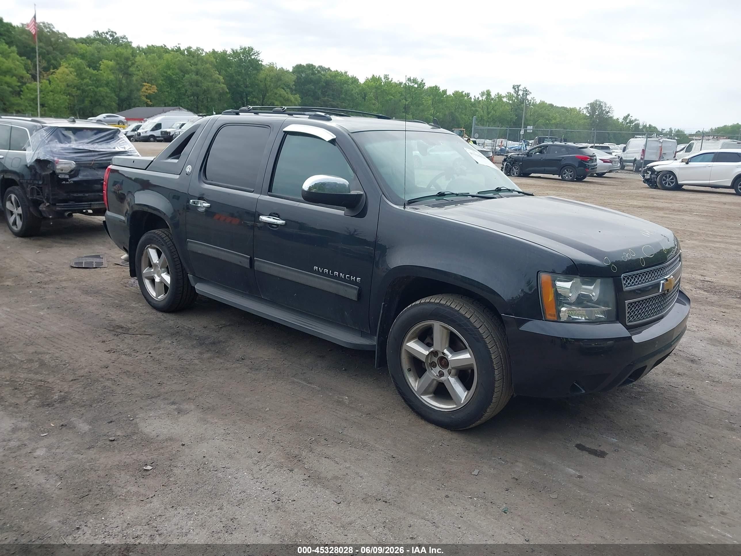 2013 Chevrolet Avalanche LT, VIN 3GNTKFE73DG266508 — Rear end