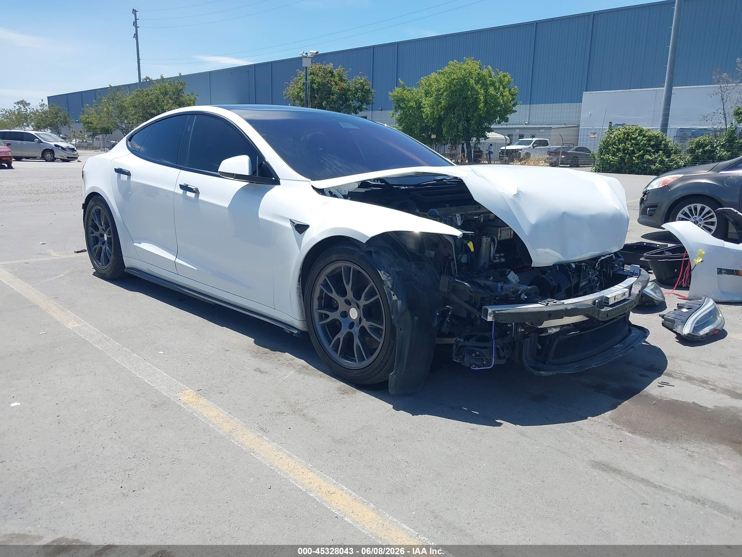 2021 Tesla Model S Plaid, VIN 5YJSA1E65MF447262 — Front end
