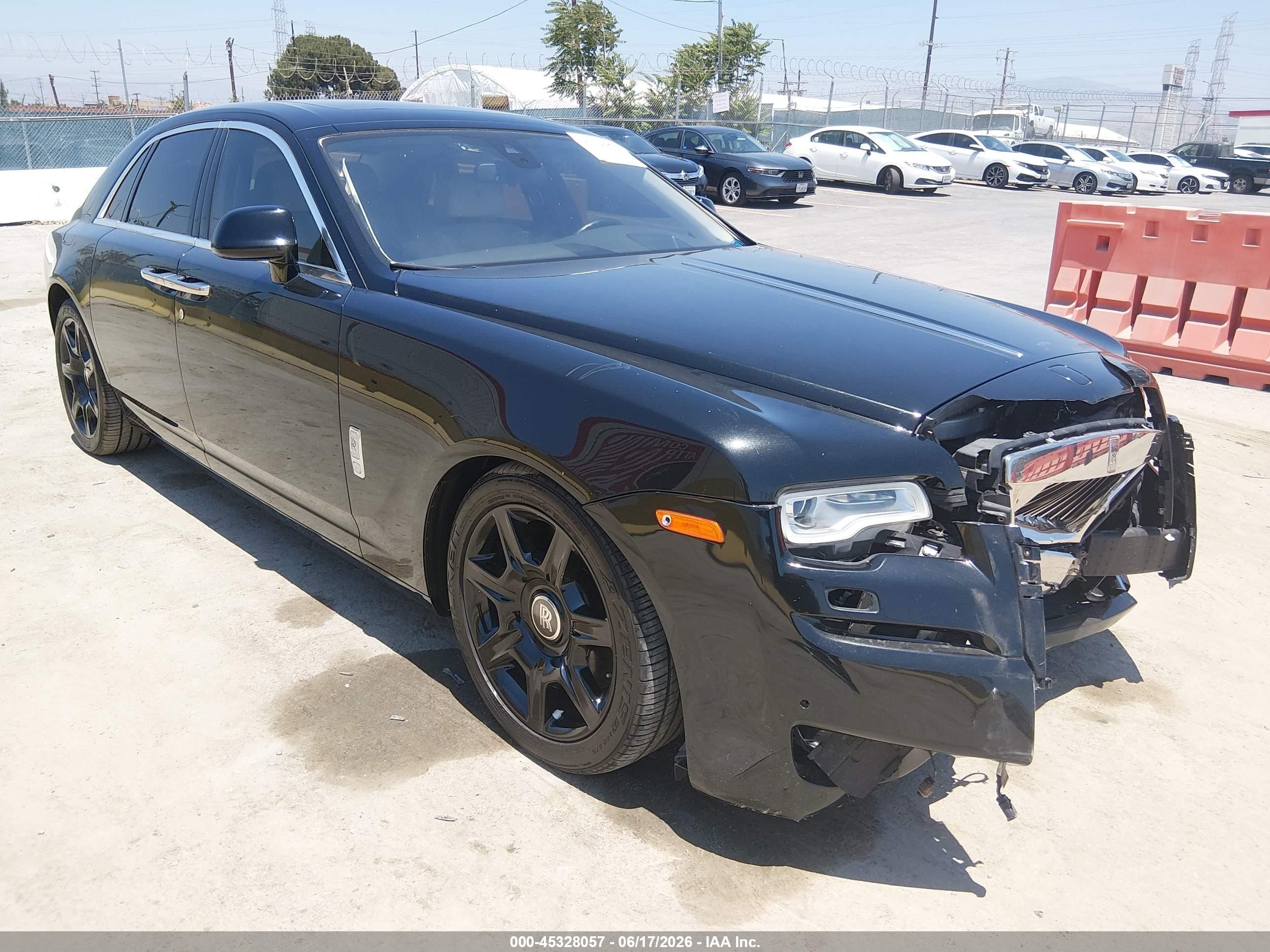2015 Rolls-Royce Ghost, VIN SCA664S59FUX53236 — Front end