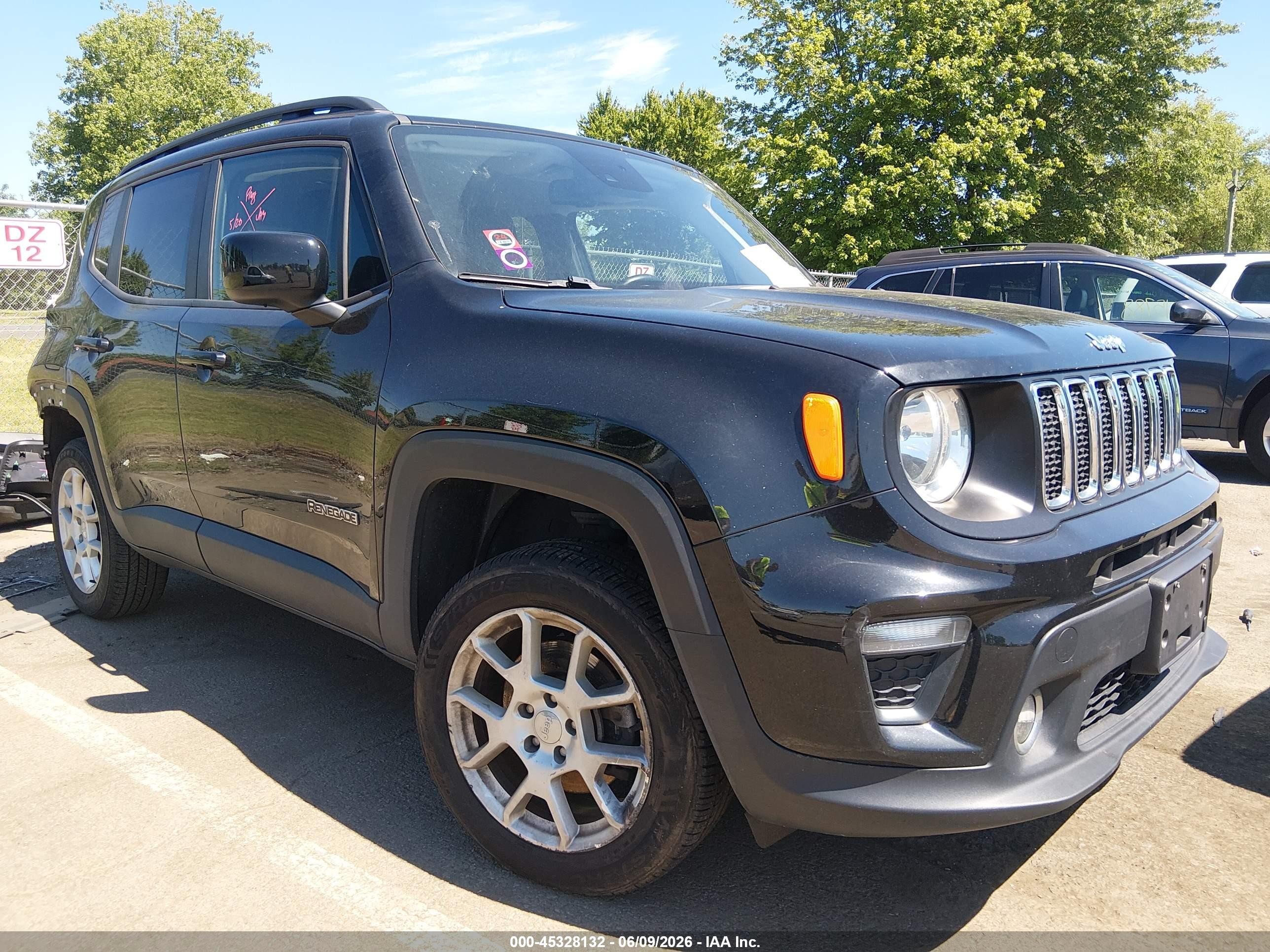 2021 Jeep Renegade Islander, VIN ZACNJDBB7MPM25575 — Rear end